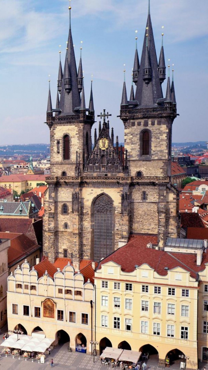 Braun-weißes Betongebäude Unter Blauem Himmel Tagsüber. Wallpaper in 720x1280 Resolution