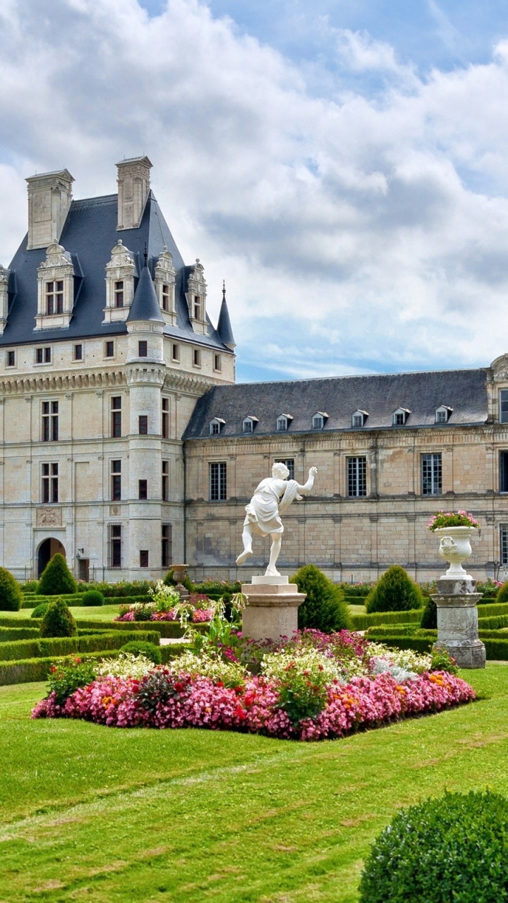 Bâtiment en Béton Gris Sous Ciel Bleu Pendant la Journée. Wallpaper in 720x1280 Resolution