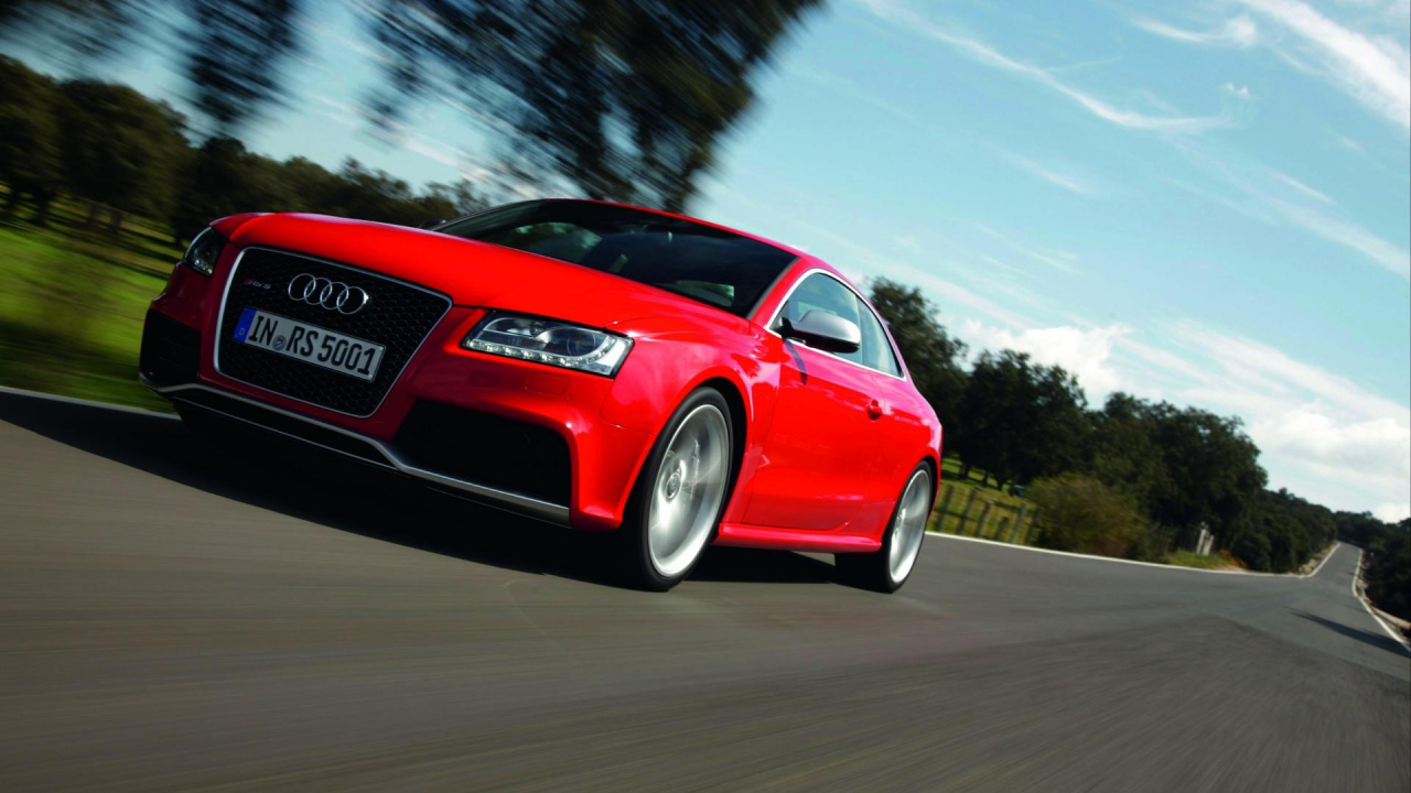 Roter Bmw m 3 Tagsüber Unterwegs. Wallpaper in 1280x720 Resolution