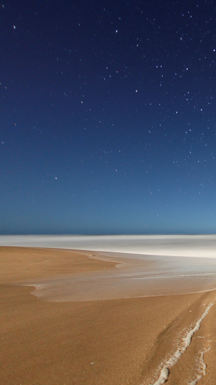 Tagsüber Brauner Sand Unter Blauem Himmel. Wallpaper in 720x1280 Resolution