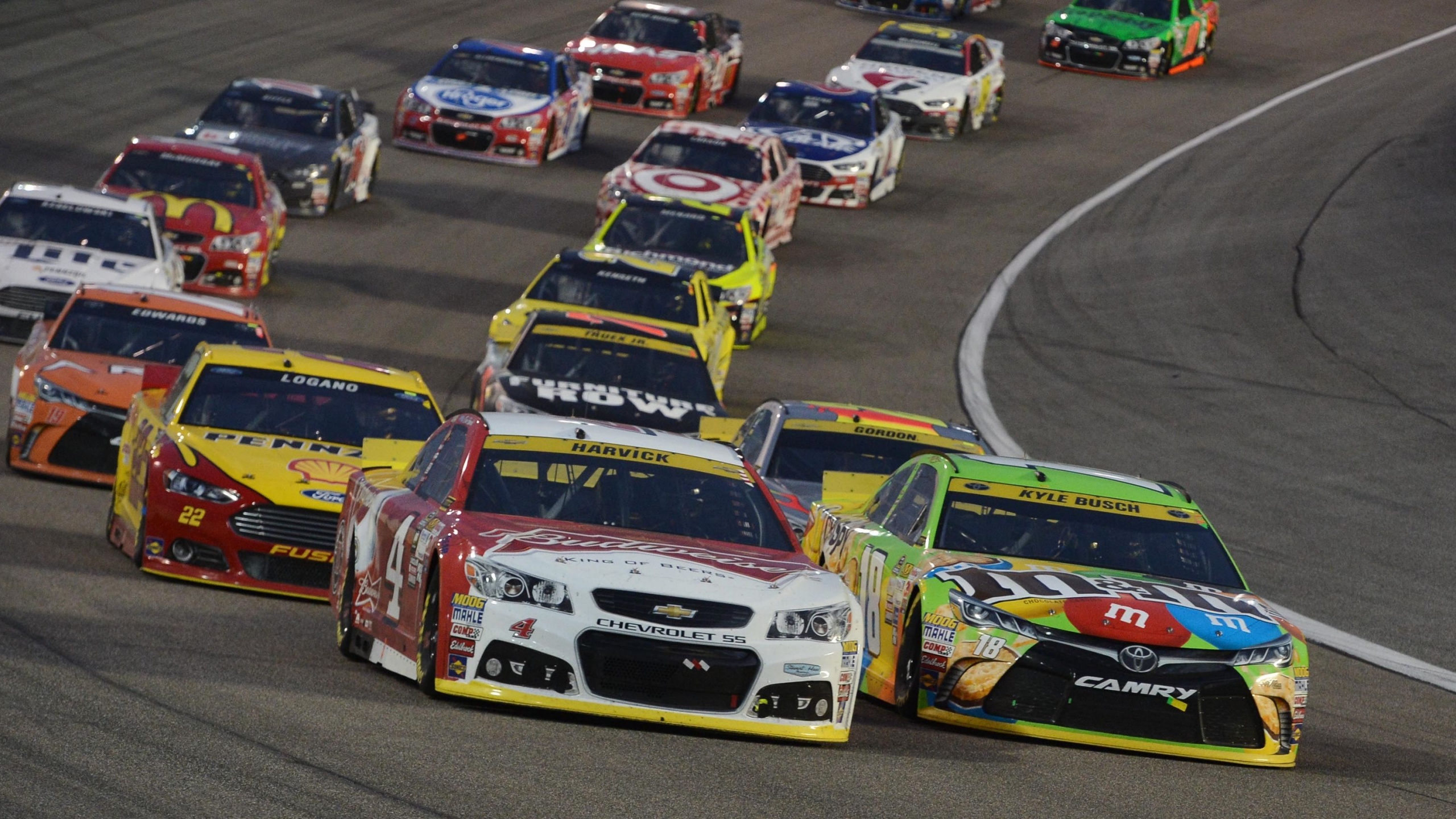 Porsche 911 Blanche et Rouge Sur Route Pendant la Journée. Wallpaper in 2560x1440 Resolution