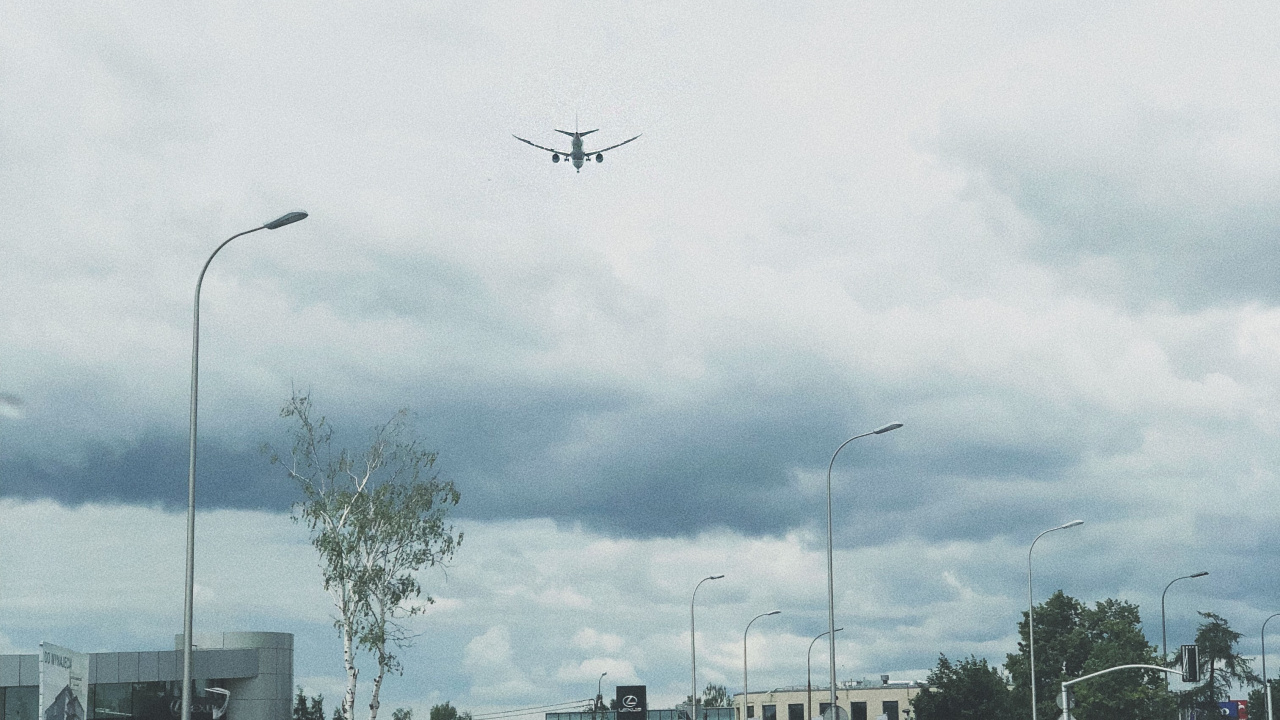 König, Cloud, Automotive Exterieur, Automotive Lighting, Street Light. Wallpaper in 1280x720 Resolution