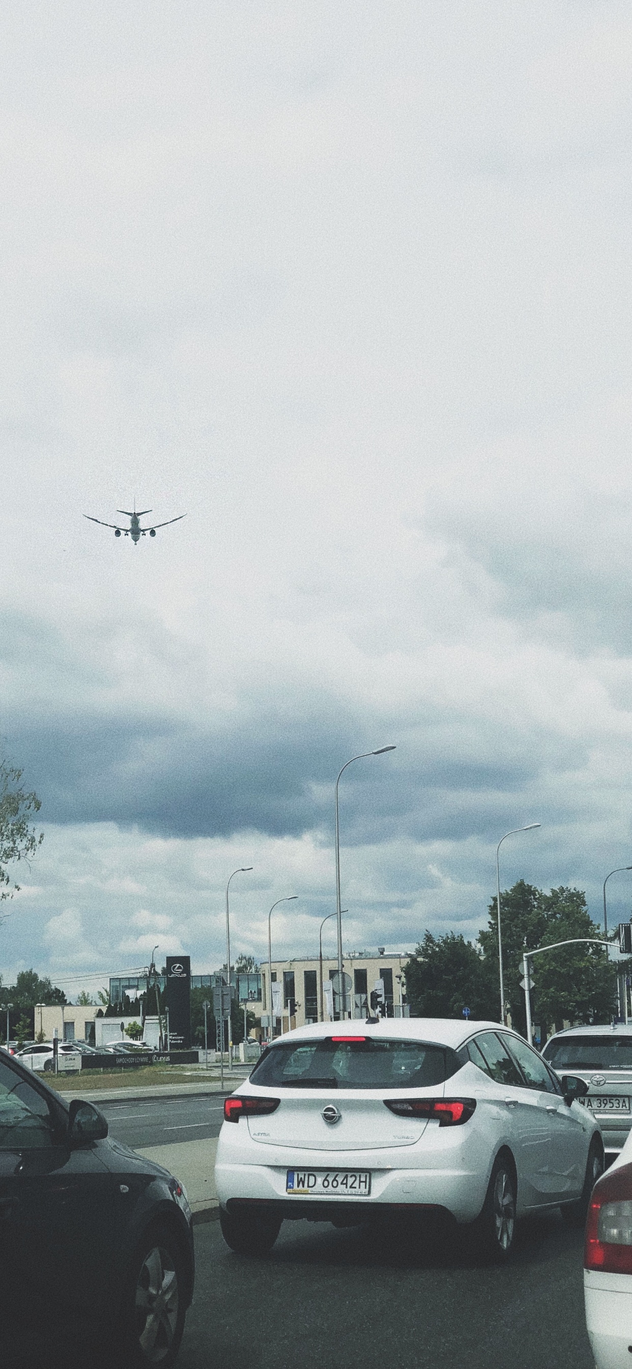 Roi, Extérieurs D'automobile, L'éclairage Automobile, Lumière de Rue. Wallpaper in 1242x2688 Resolution