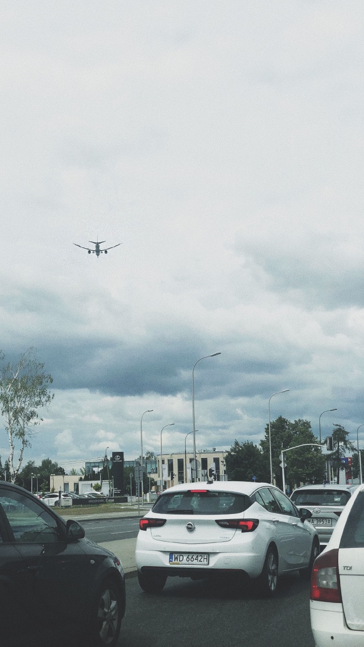 Roi, Extérieurs D'automobile, L'éclairage Automobile, Lumière de Rue. Wallpaper in 720x1280 Resolution