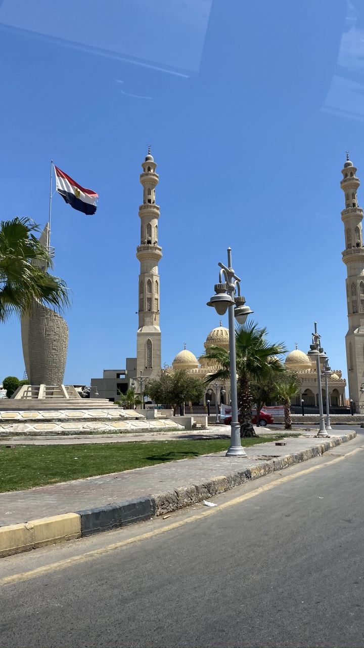 Landmark, Historic Site, Road Surface, Asphalt, Finial. Wallpaper in 720x1280 Resolution