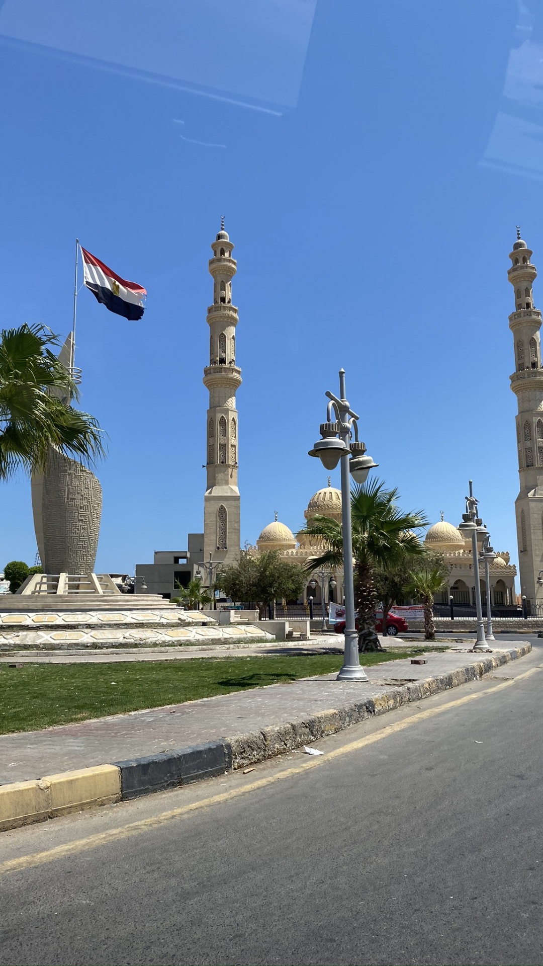 Site Historique, Surface de la Route, Asphalt, Fleuron, Sculpture. Wallpaper in 1080x1920 Resolution