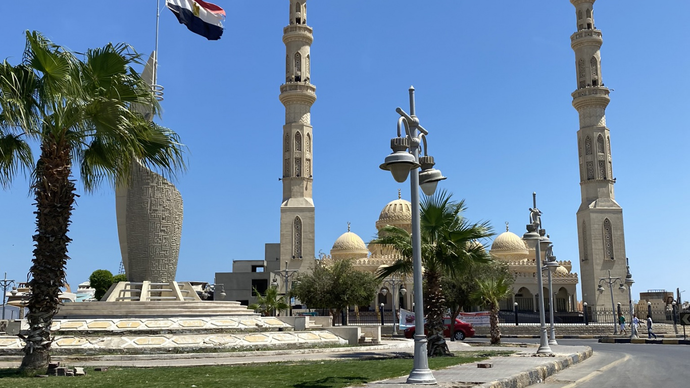 Site Historique, Surface de la Route, Asphalt, Fleuron, Sculpture. Wallpaper in 1366x768 Resolution