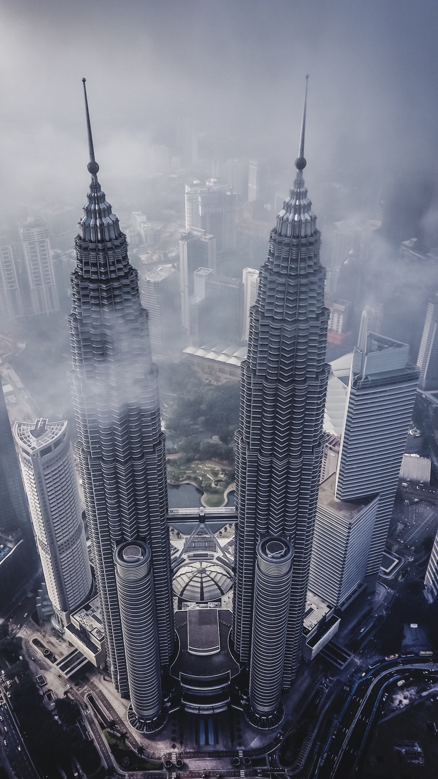 Petronas Twin Towers, World Trade Center, Skyscraper, Kuala Lumpur City Centre, Tower. Wallpaper in 1440x2560 Resolution
