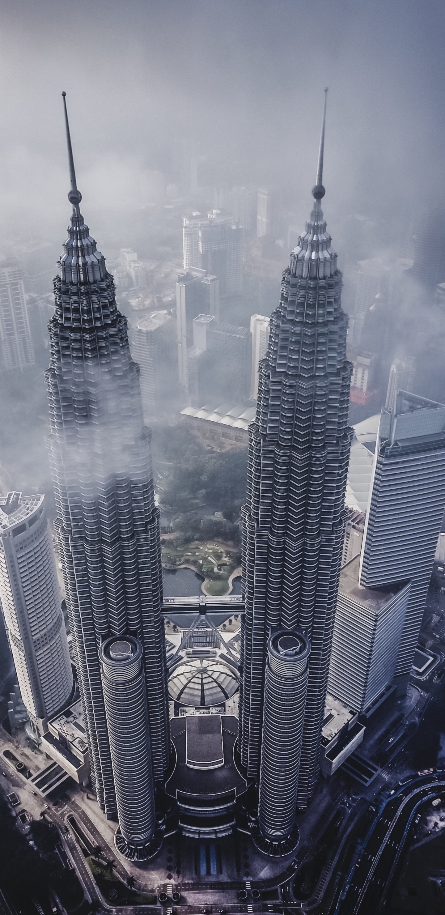 Petronas Twin Towers; Petronas Zwillingstürme, World Trade Center, Wolkenkratzer, Stadtzentrum Von Kuala Lumpur, Tower. Wallpaper in 1440x2960 Resolution