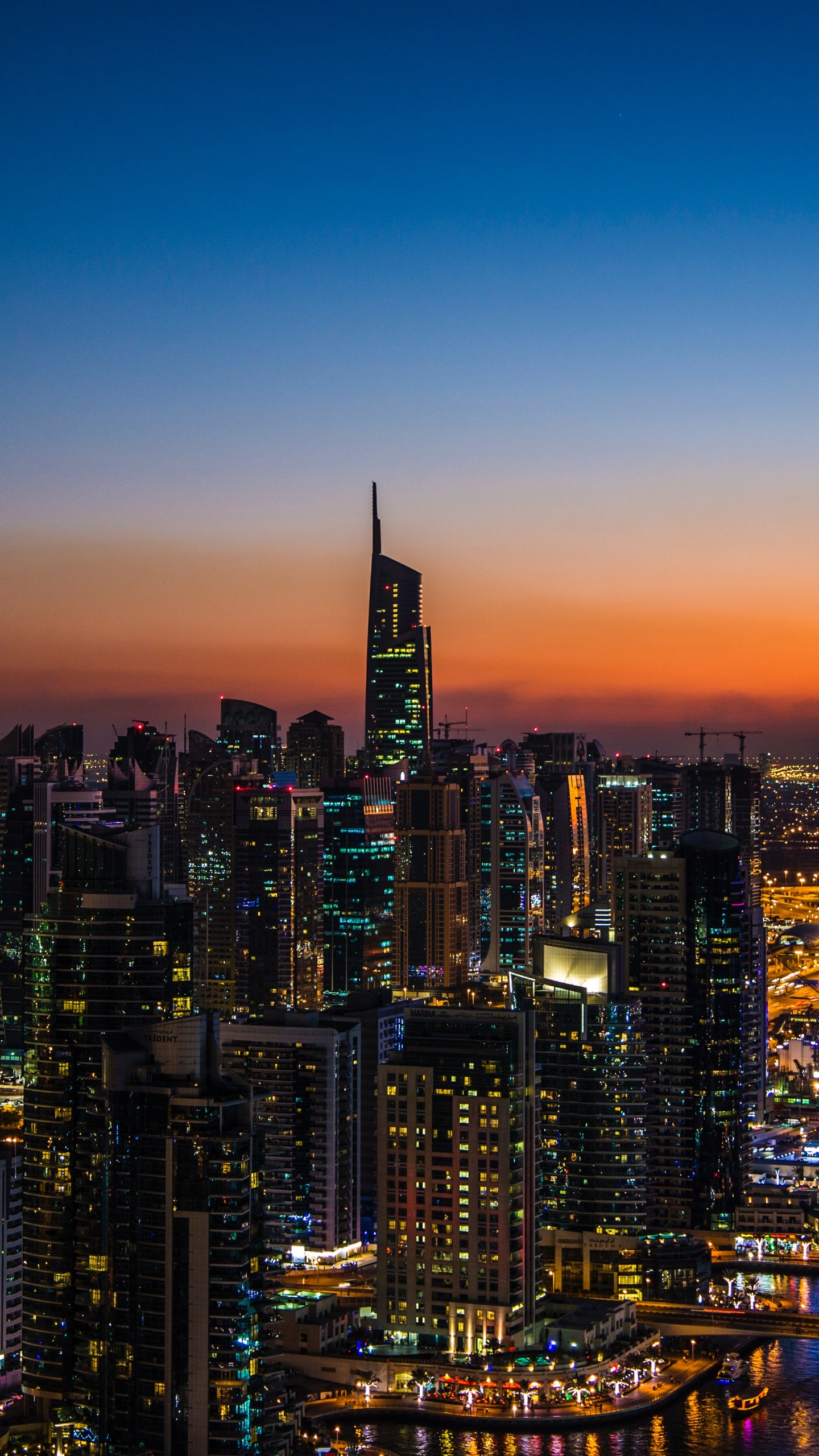 Skyline Der Stadt Bei Nacht Night. Wallpaper in 1440x2560 Resolution