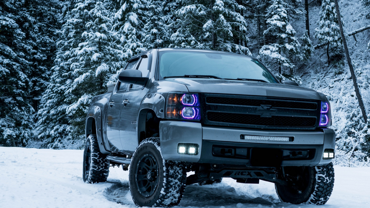 Gray Ford Suv on Snow Covered Ground. Wallpaper in 1280x720 Resolution