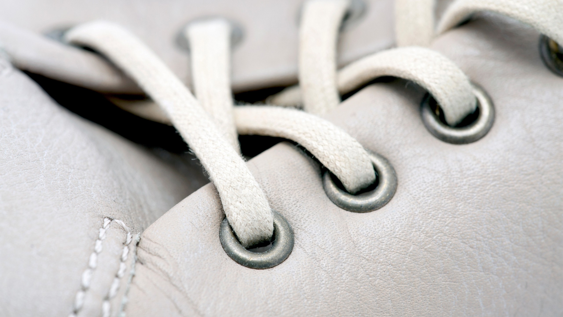 Textile en Cuir Blanc Avec Lacet Blanc. Wallpaper in 1920x1080 Resolution