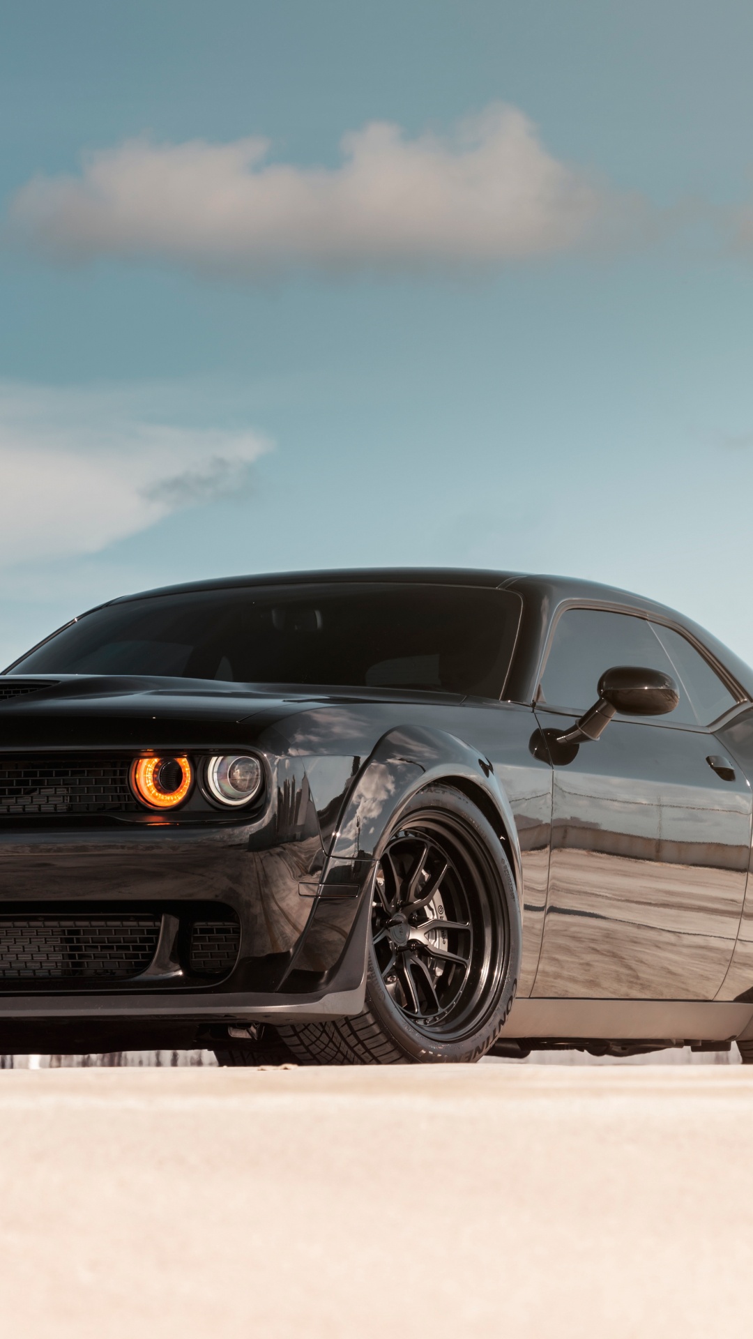 Porsche 911 Negro Sobre Superficie de Madera Marrón. Wallpaper in 1080x1920 Resolution