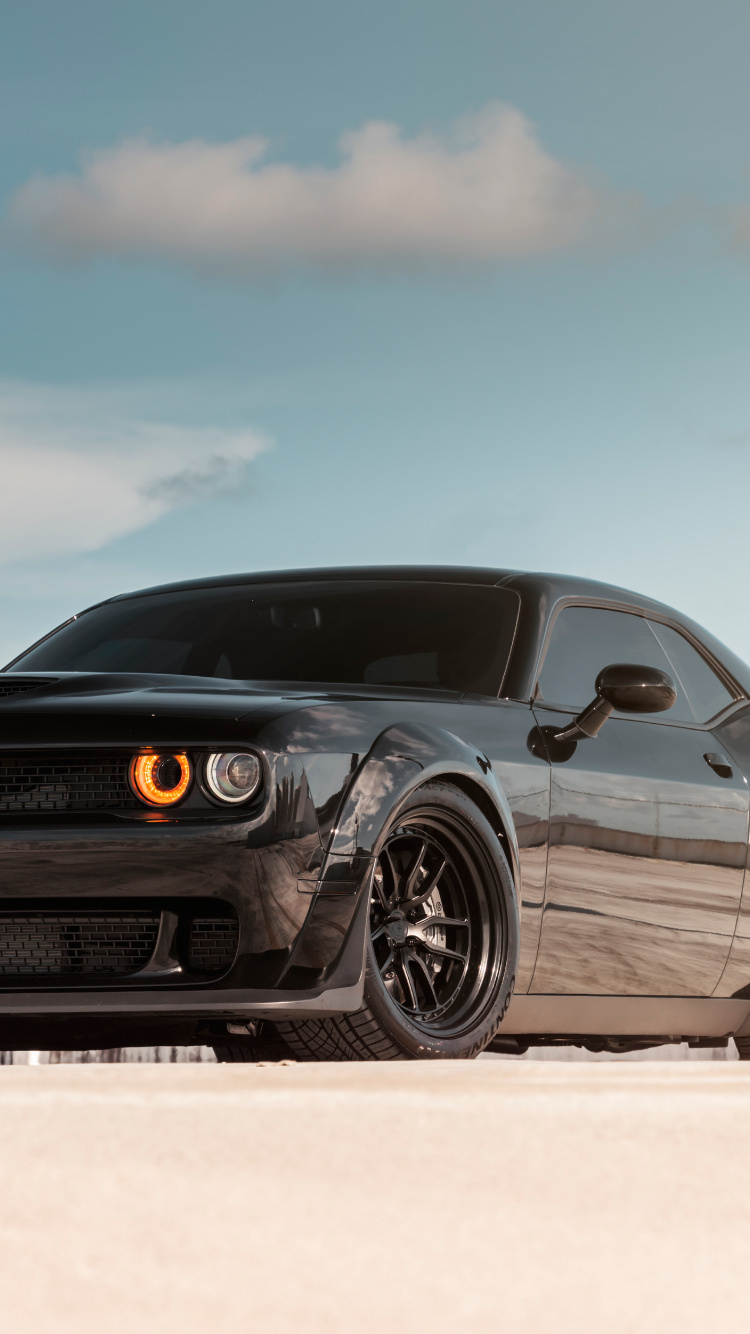 Porsche 911 Negro Sobre Superficie de Madera Marrón. Wallpaper in 750x1334 Resolution