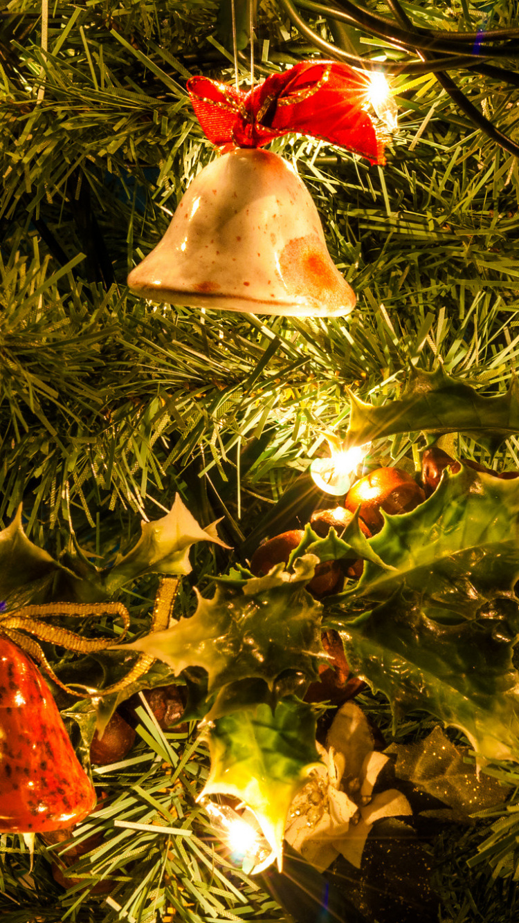 Christmas Ornament, Weihnachtsbaum, Weihnachtsbeleuchtung, Weihnachten, Weihnachtsdekoration. Wallpaper in 750x1334 Resolution