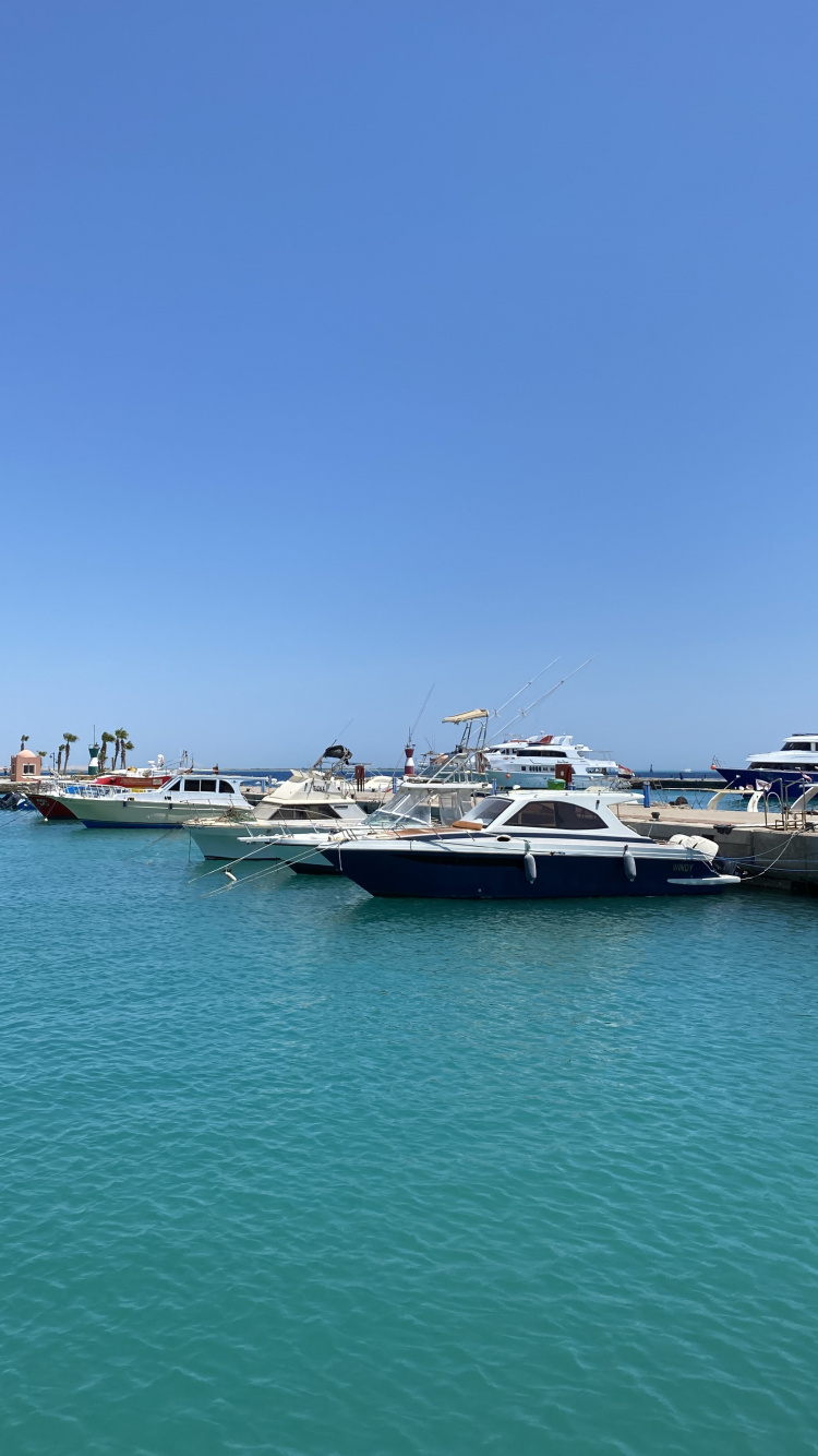 Marina, Fähre, Wasser, Superyacht, Wasserfahrzeug. Wallpaper in 750x1334 Resolution