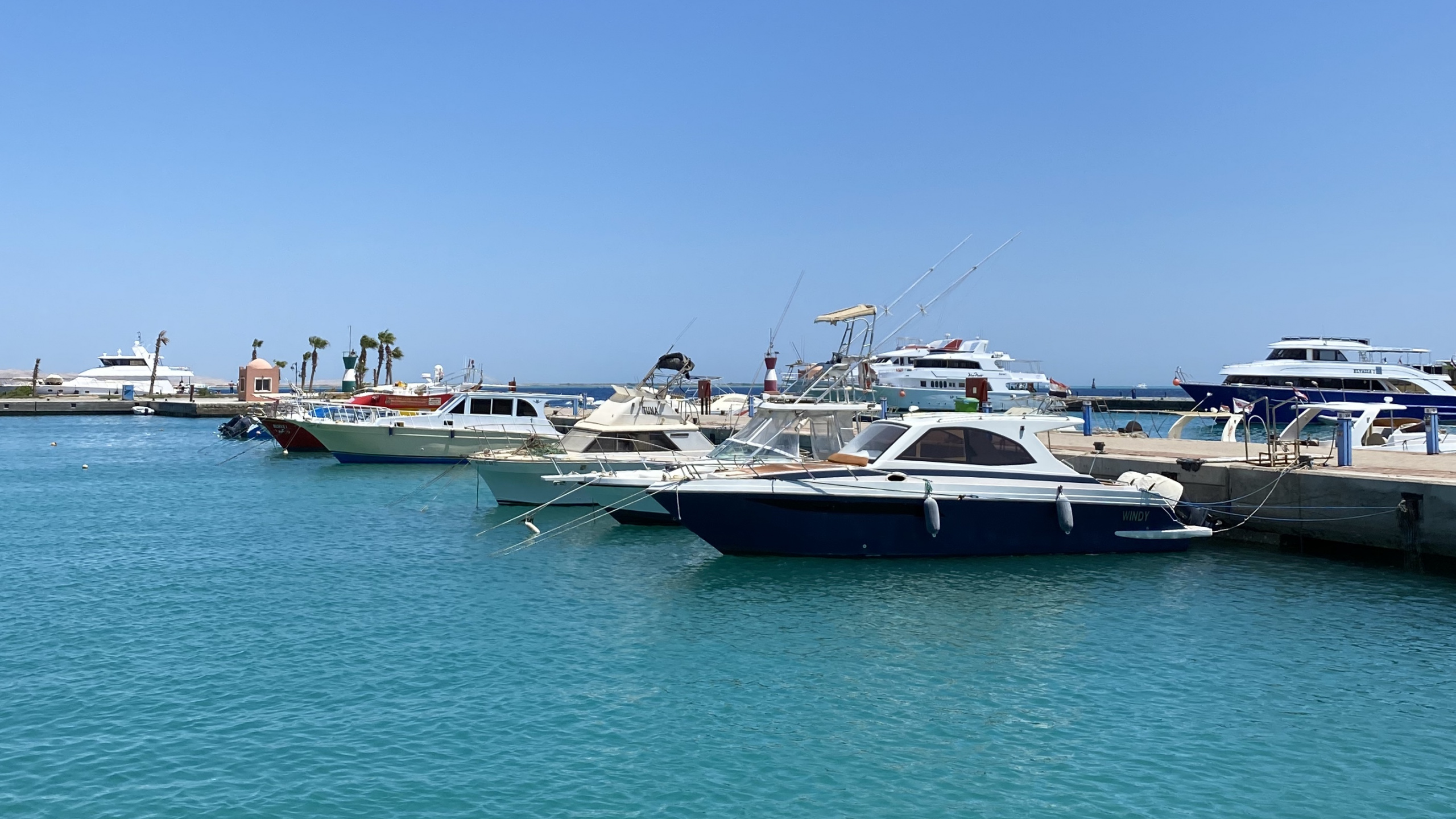 Marina, Ferry, Eau, Superyacht, Motomarine. Wallpaper in 2560x1440 Resolution