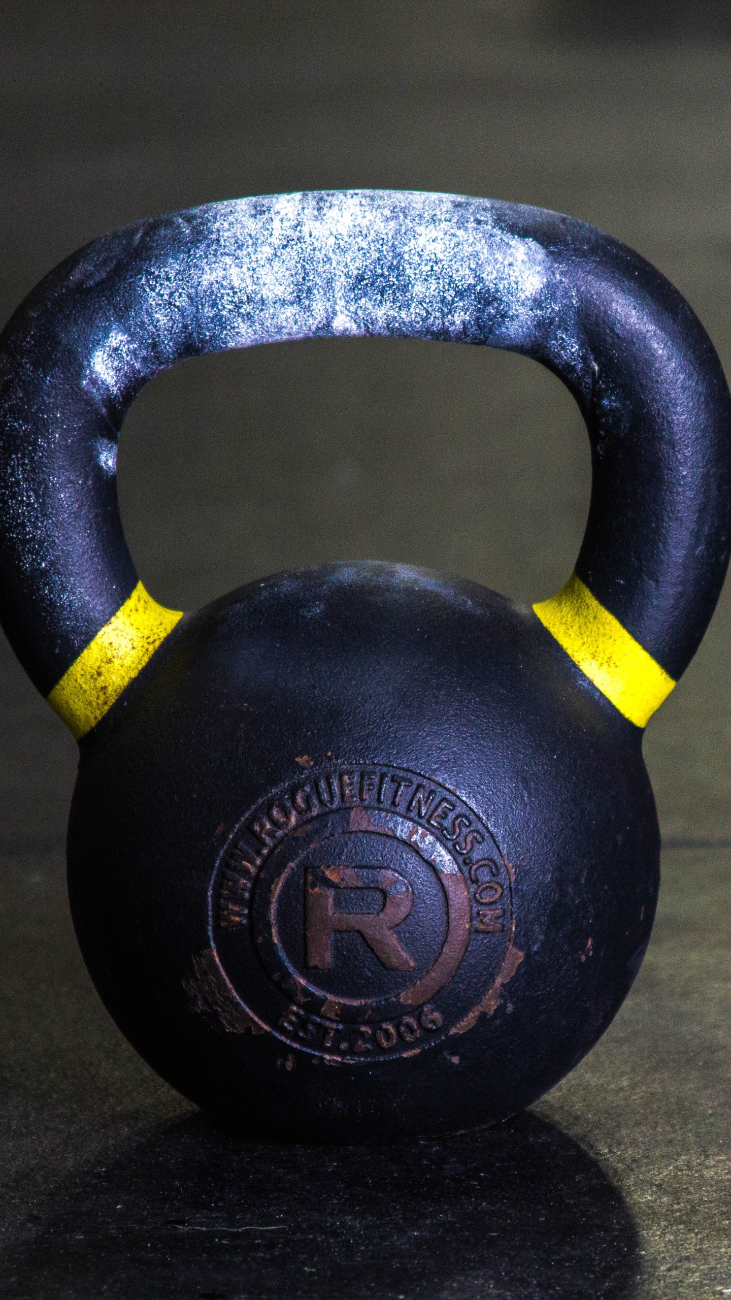 Black Kettle Bell on Brown Wooden Table. Wallpaper in 1440x2560 Resolution