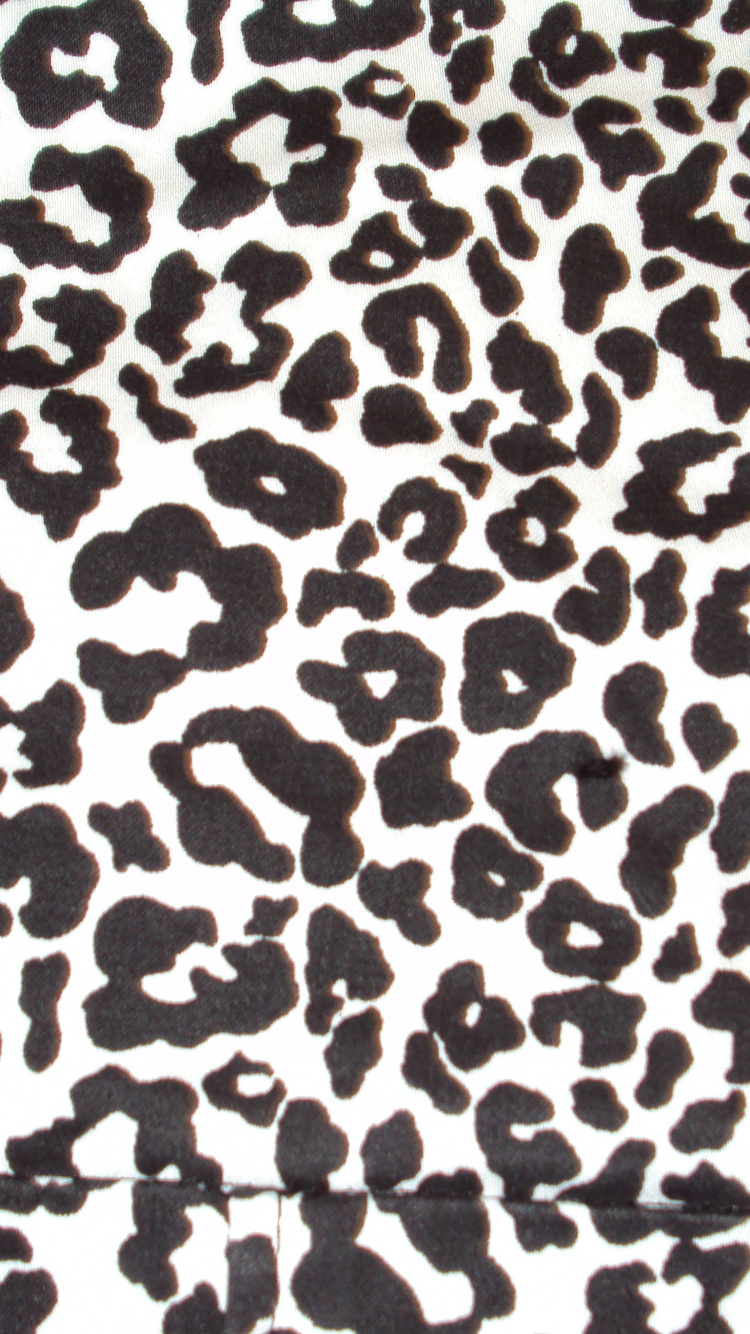 Black and White Leopard Textile. Wallpaper in 750x1334 Resolution