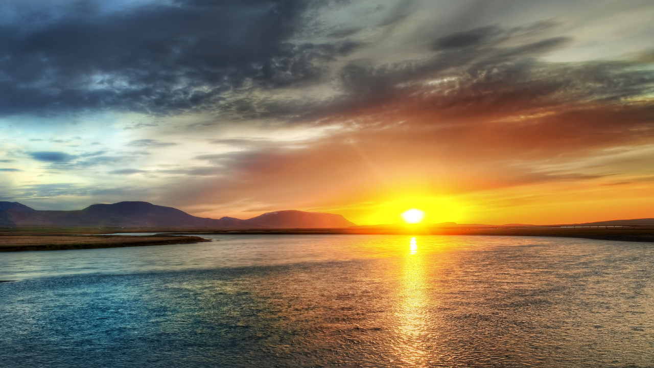 Plan D'eau au Coucher du Soleil. Wallpaper in 1280x720 Resolution