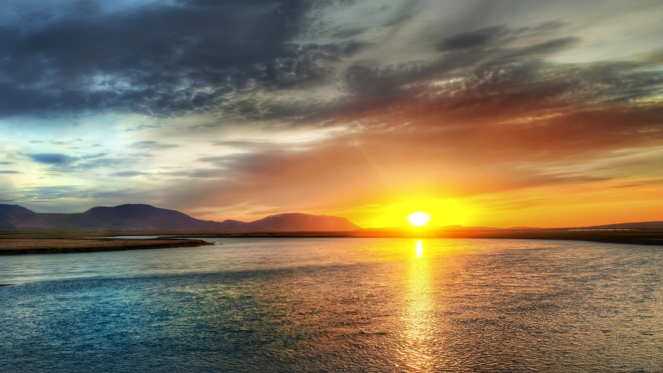 Body of Water During Sunset. Wallpaper in 1366x768 Resolution