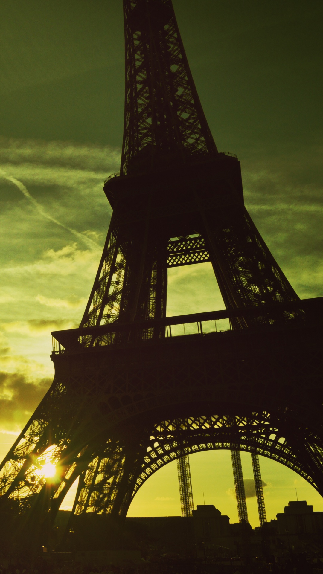 Silhouette de la Tour Eiffel Sous Ciel Nuageux. Wallpaper in 1080x1920 Resolution