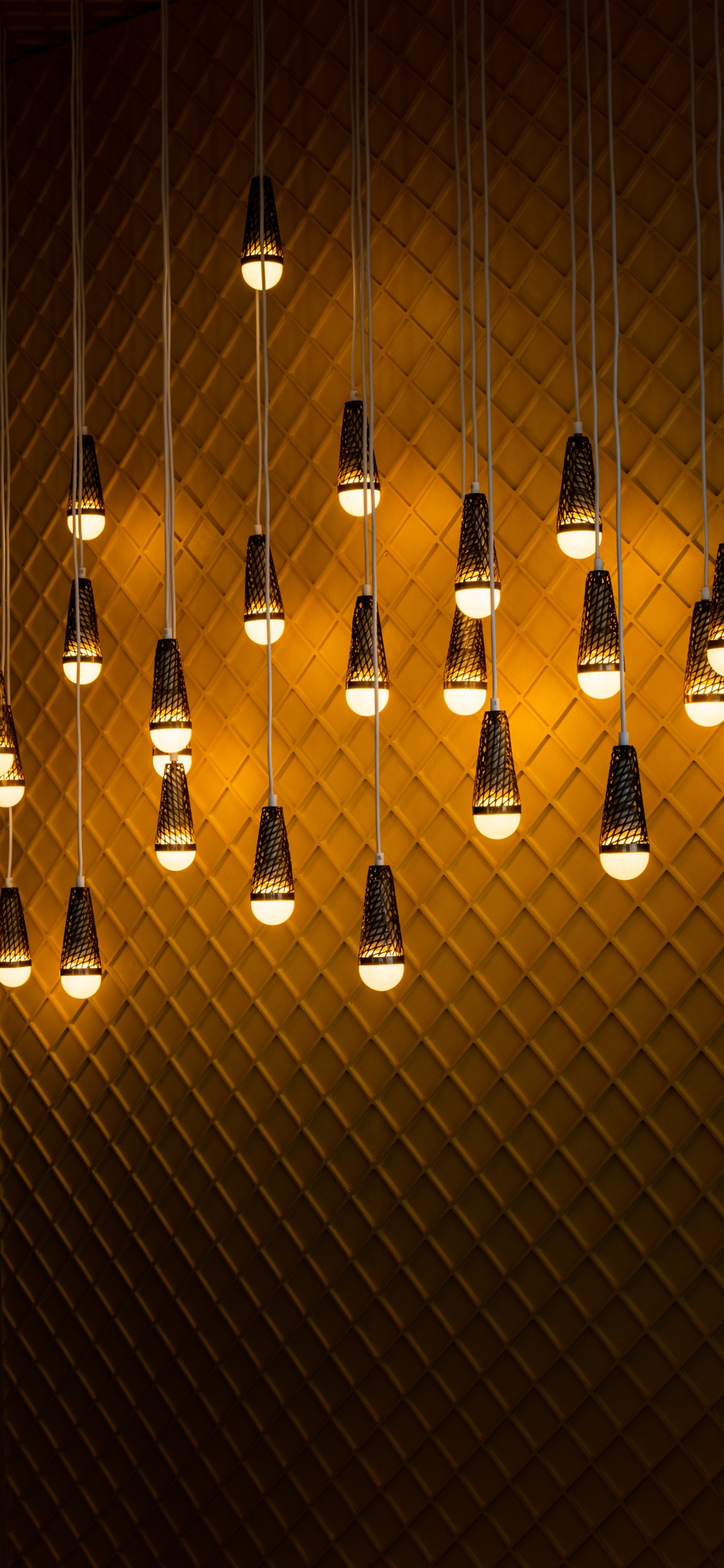 Decoración de la Pared de la Cruz de Madera Marrón. Wallpaper in 1125x2436 Resolution