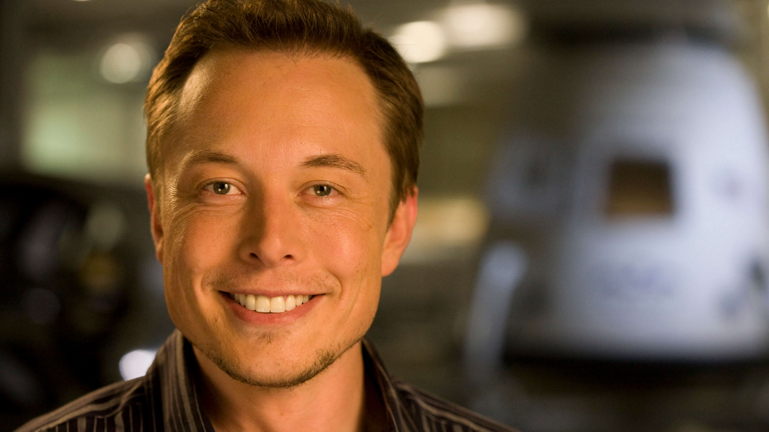 Elon Musk, SpaceX, la Expresión Facial, Sonrisa, Ceja. Wallpaper in 2560x1440 Resolution