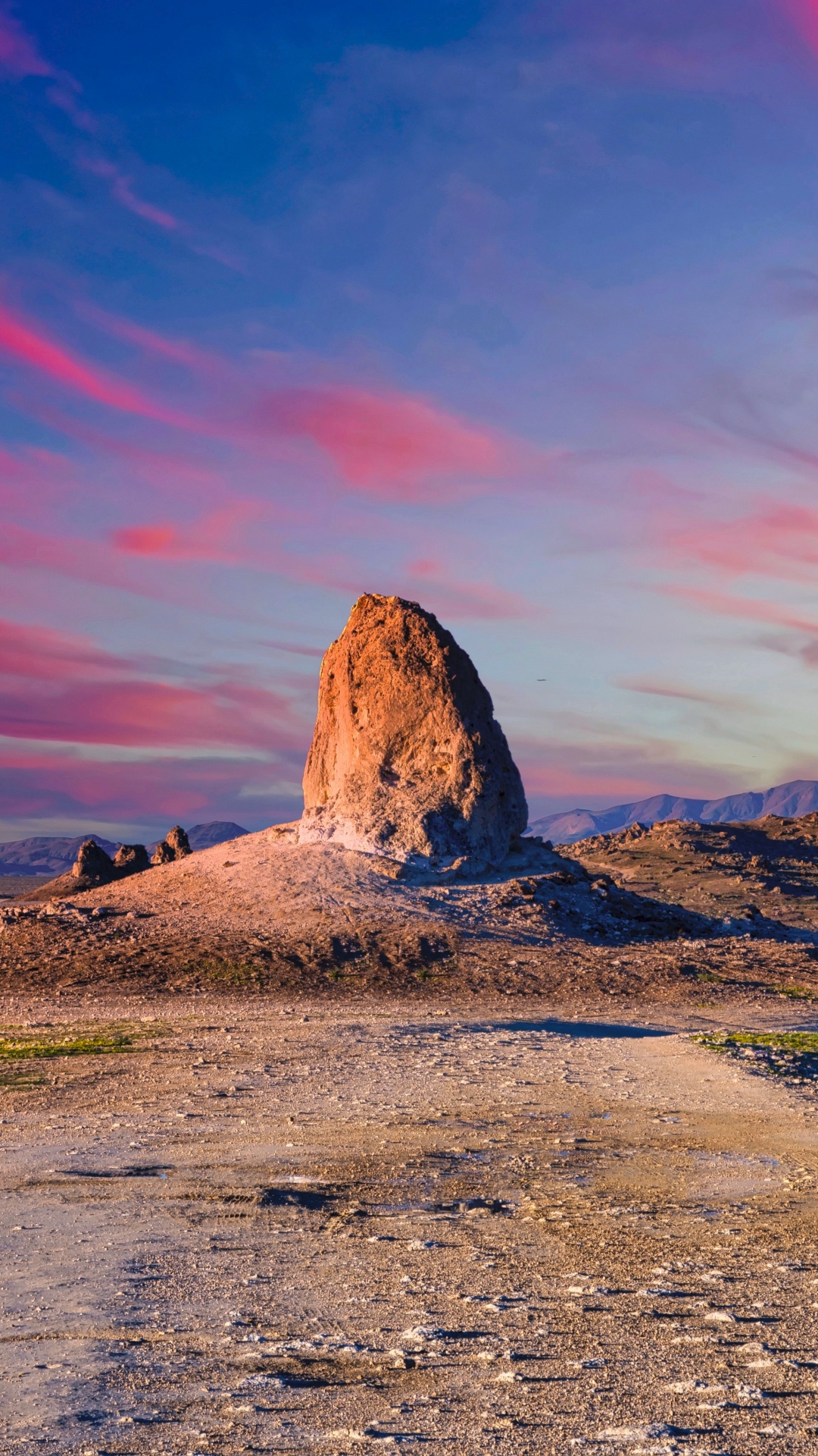 Trona-Spitzen, Cloud, Naturlandschaft, BedRock, Baum. Wallpaper in 1080x1920 Resolution