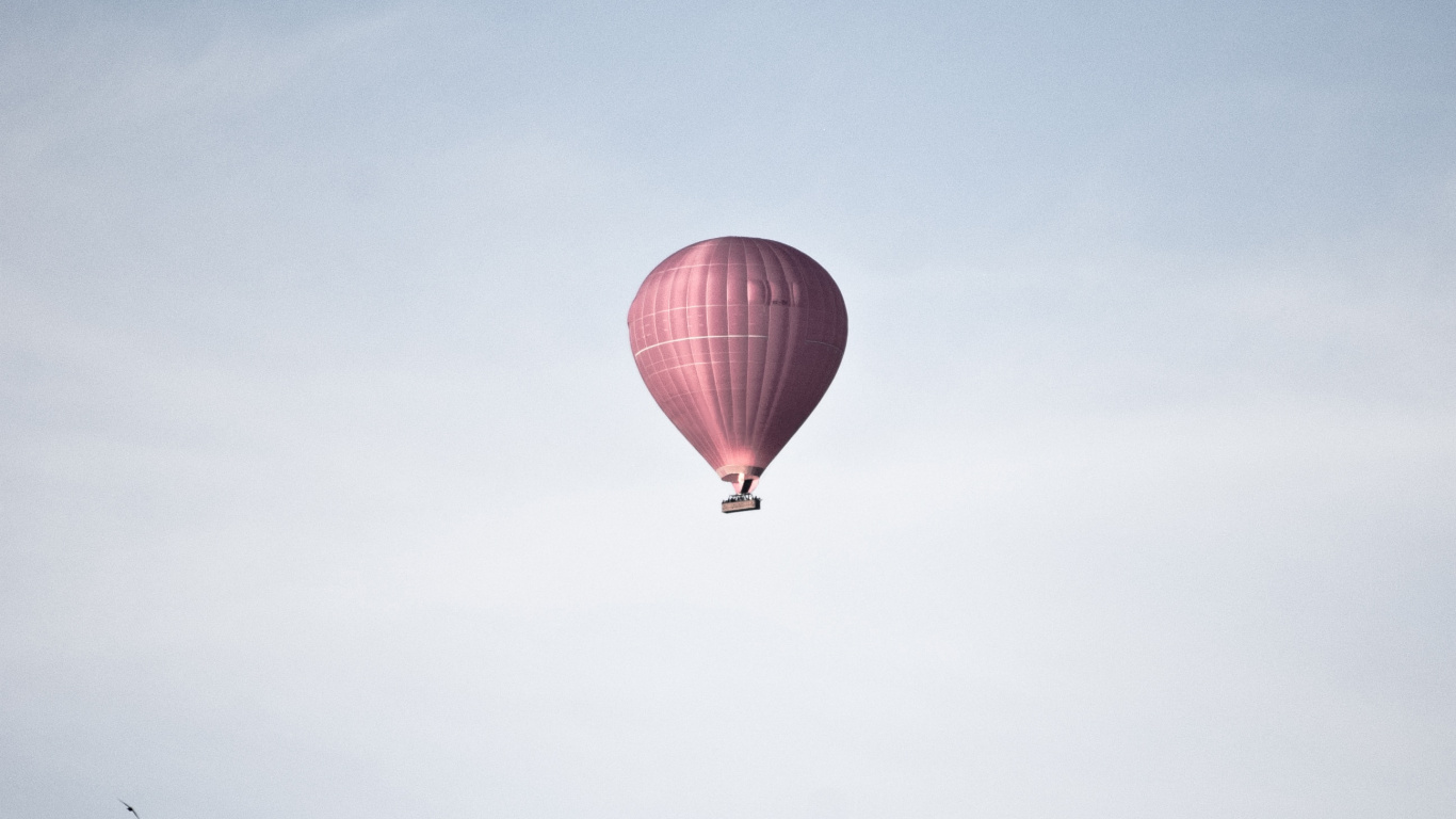 Red Hot Air Balloon in The Sky. Wallpaper in 1366x768 Resolution