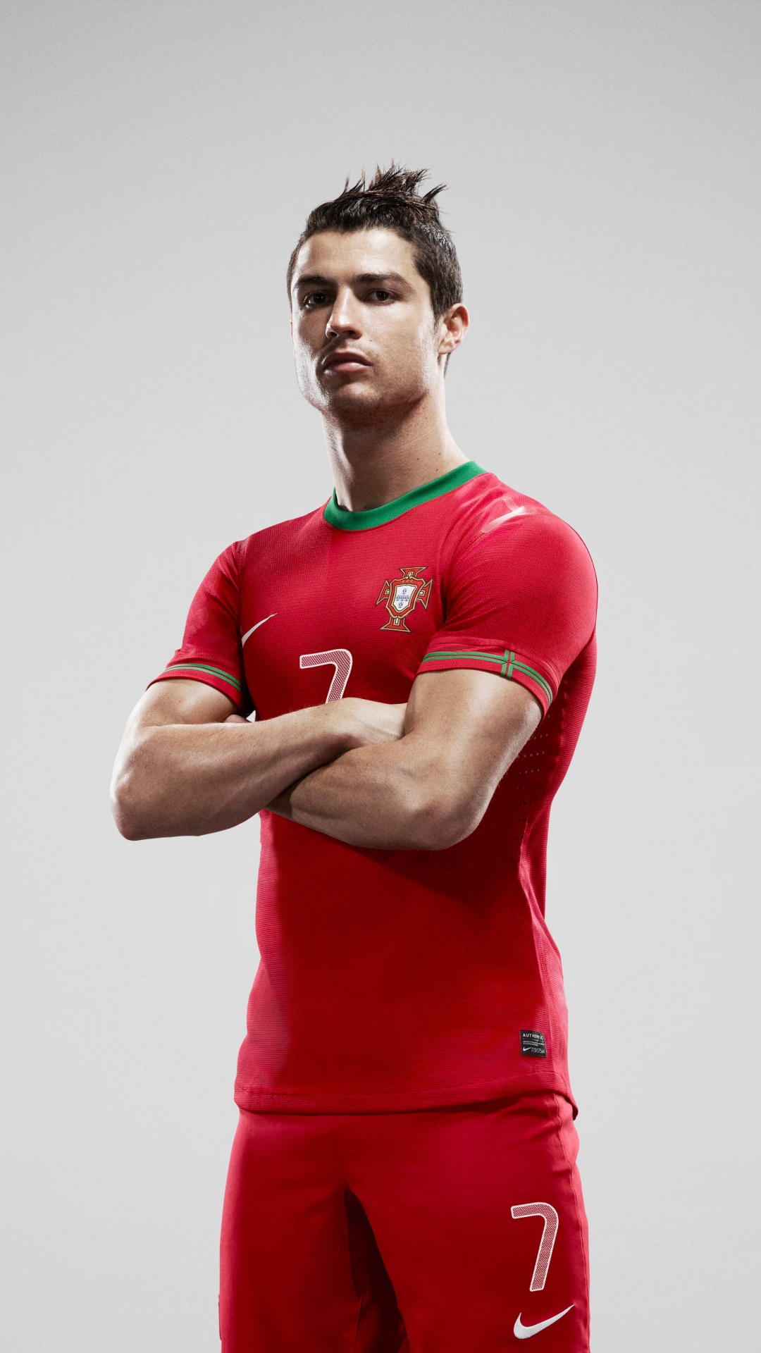 Homme en T-shirt à Col Rond Nike Rouge. Wallpaper in 1080x1920 Resolution