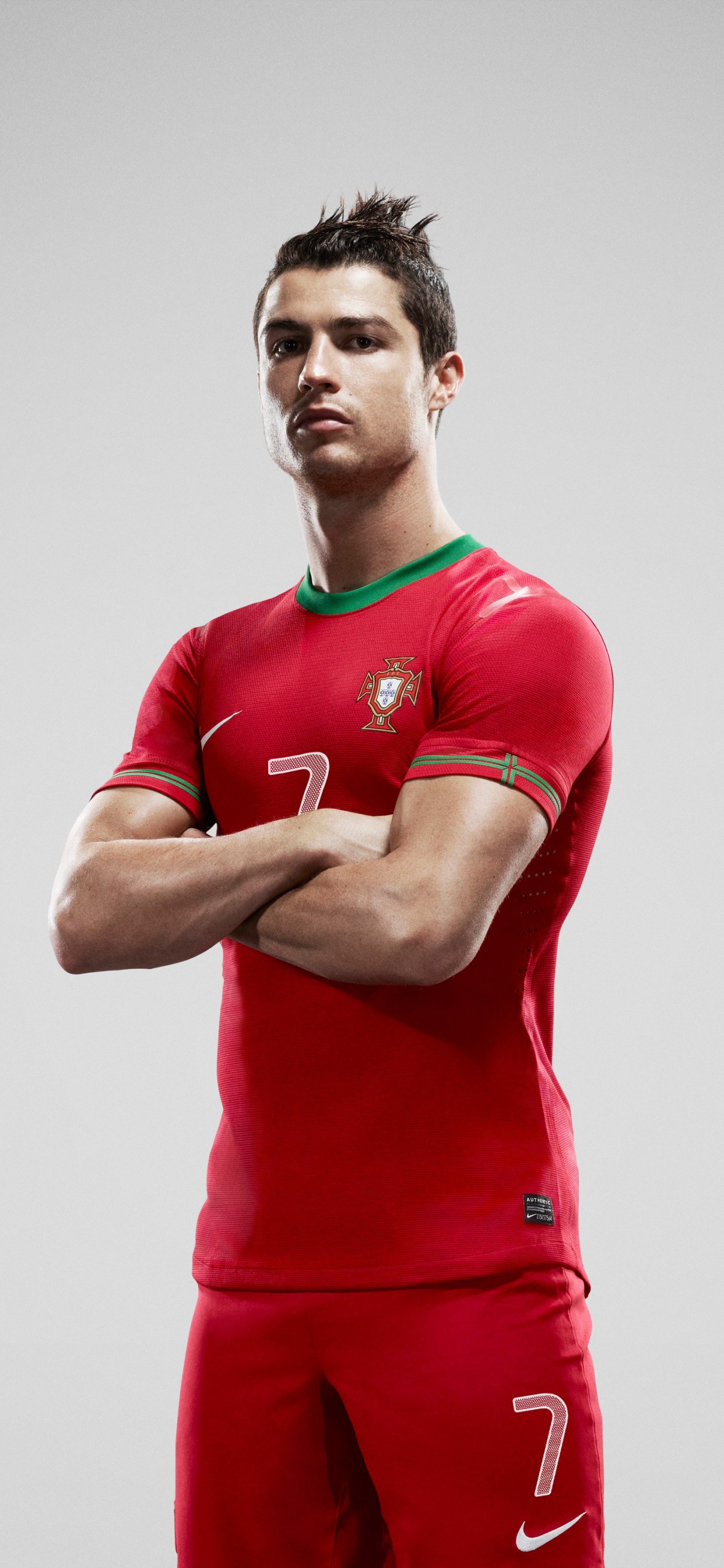 Hombre de Camiseta Roja Con Cuello Redondo Nike. Wallpaper in 1242x2688 Resolution