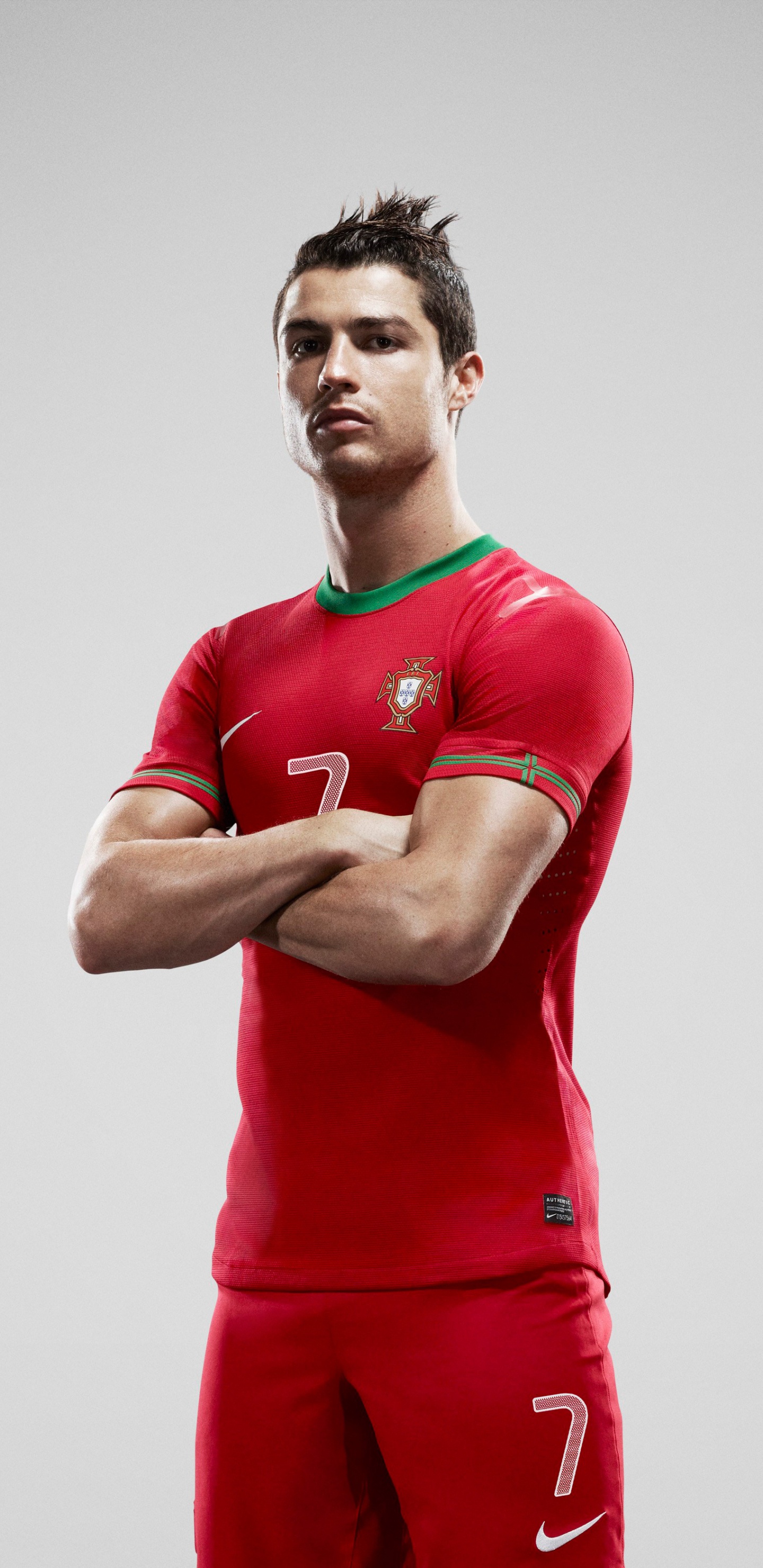 Hombre de Camiseta Roja Con Cuello Redondo Nike. Wallpaper in 1440x2960 Resolution