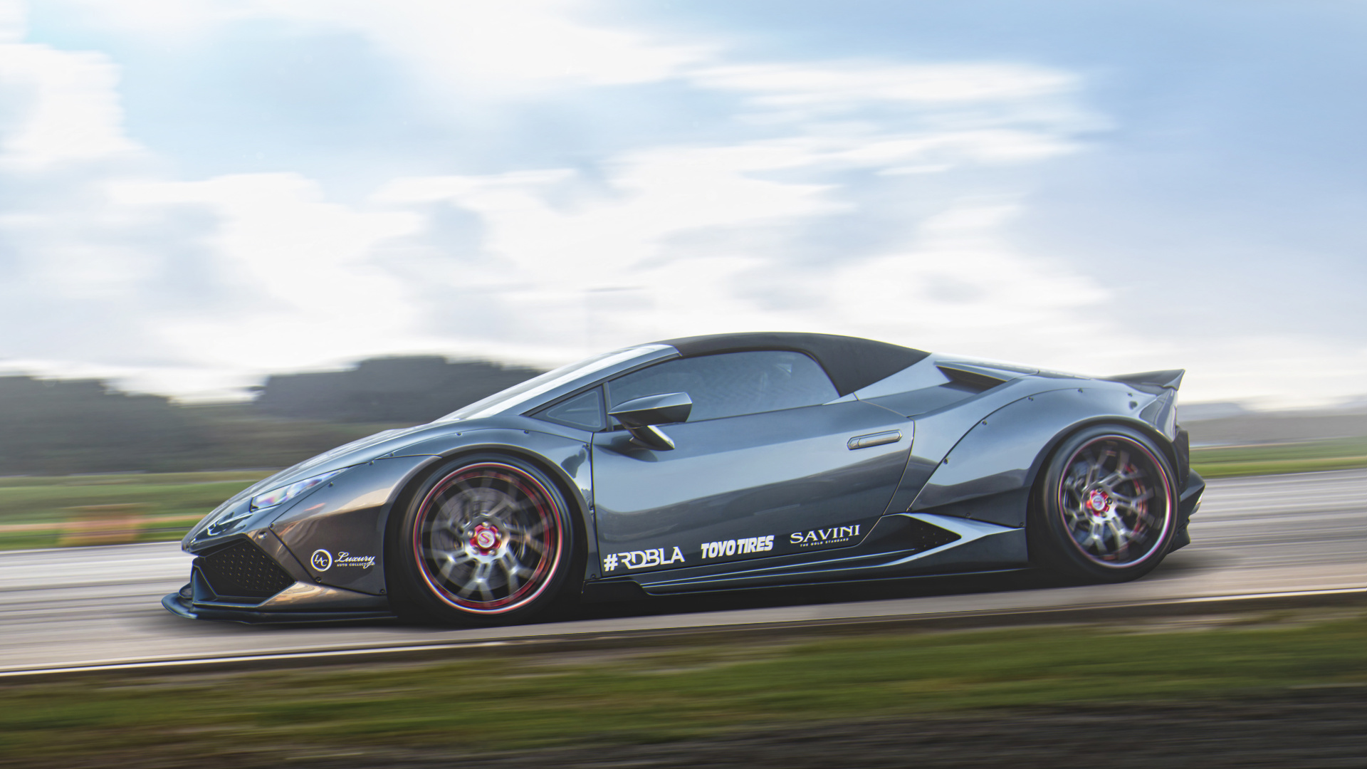 Porsche 911 Negro en la Carretera Bajo Nubes Blancas. Wallpaper in 1920x1080 Resolution