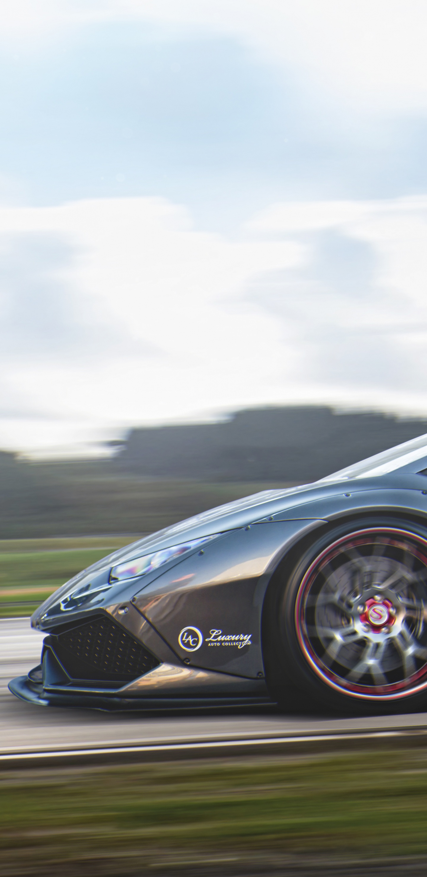 Porsche 911 Noire Sur Route Sous Des Nuages Blancs. Wallpaper in 1440x2960 Resolution