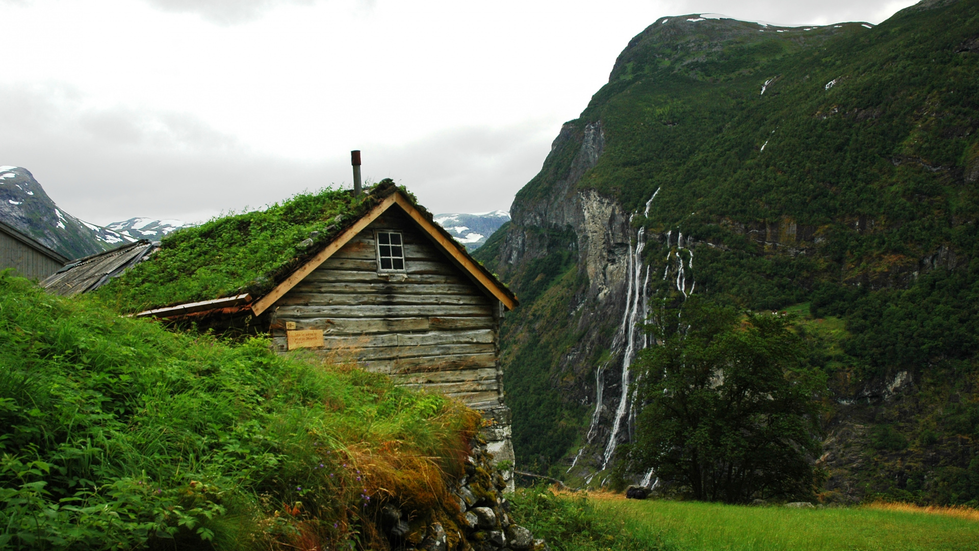 Brown Wooden House on Green Grass Field Near Mountain During Daytime. Wallpaper in 1920x1080 Resolution
