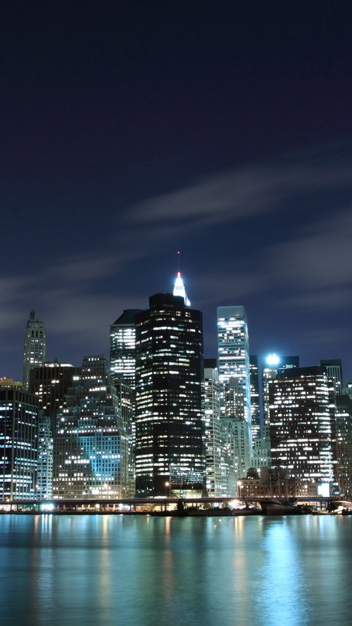 Horizon de la Ville Pendant la Nuit. Wallpaper in 720x1280 Resolution