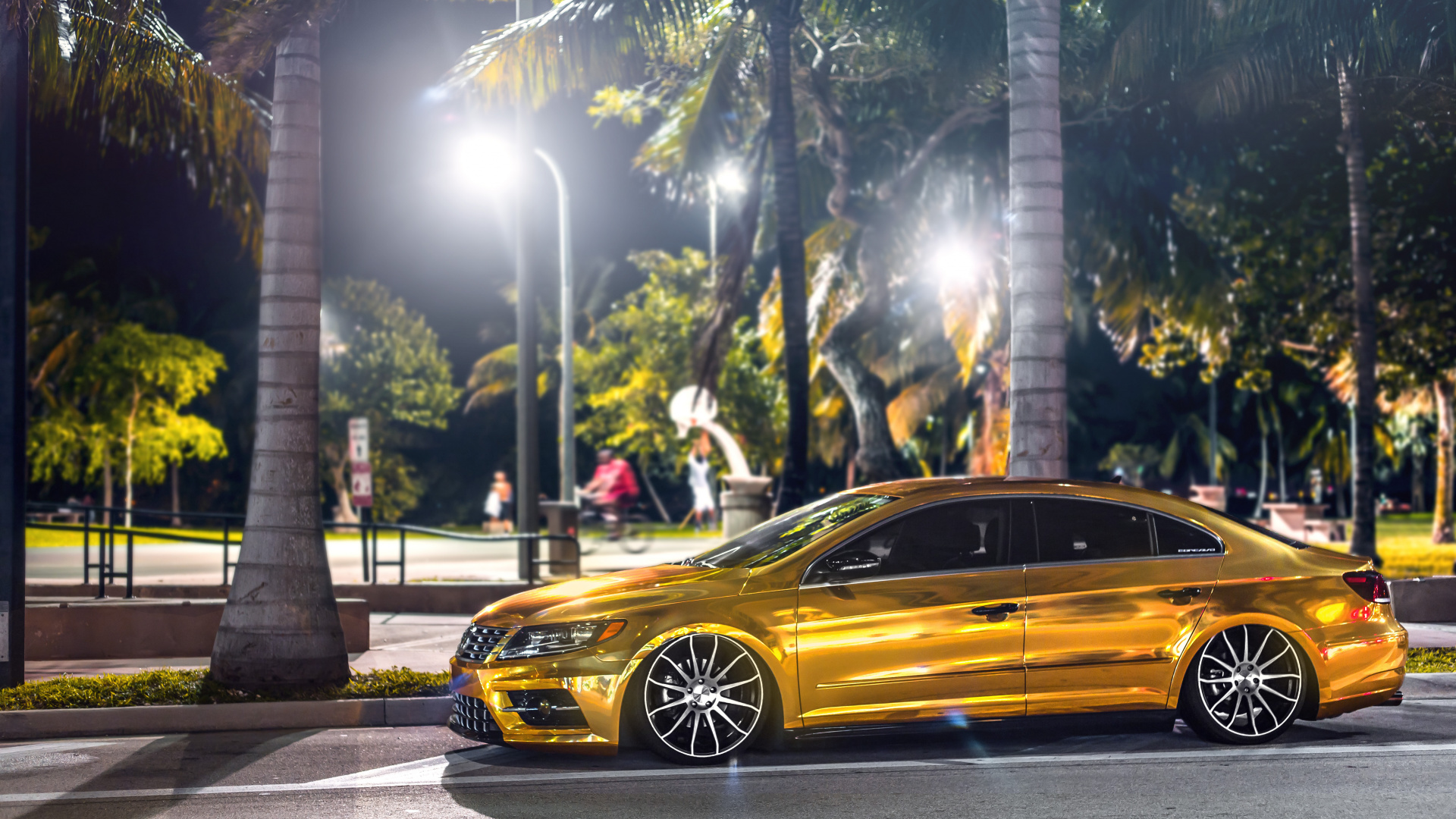 Porsche 911 Amarillo Estacionado en la Carretera Durante el Día. Wallpaper in 1920x1080 Resolution