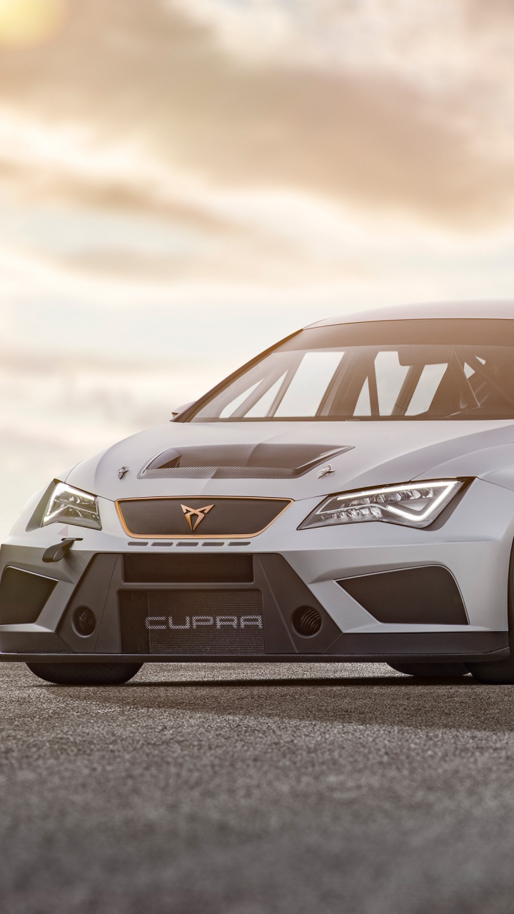 Bmw m 3 Coupé Blanc Sur Route. Wallpaper in 720x1280 Resolution