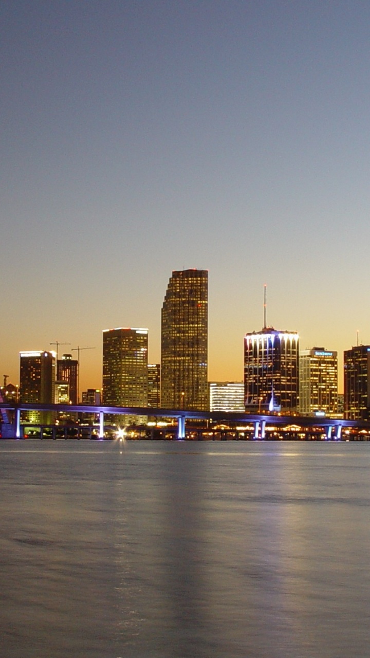 Skyline Der Stadt Bei Nacht Night. Wallpaper in 720x1280 Resolution