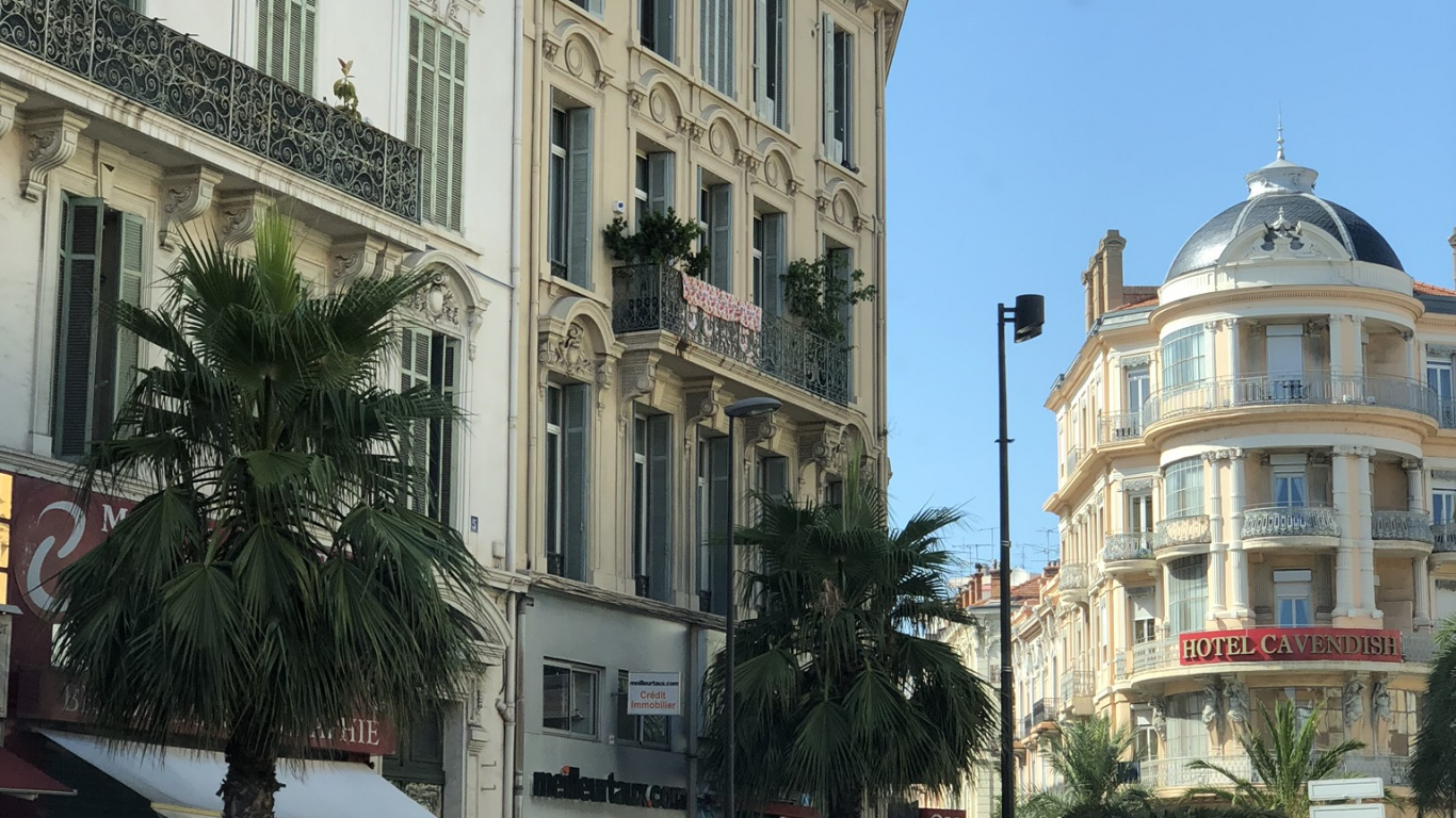 Rue, Fenêtre, Quartier, Route, Ville. Wallpaper in 1366x768 Resolution