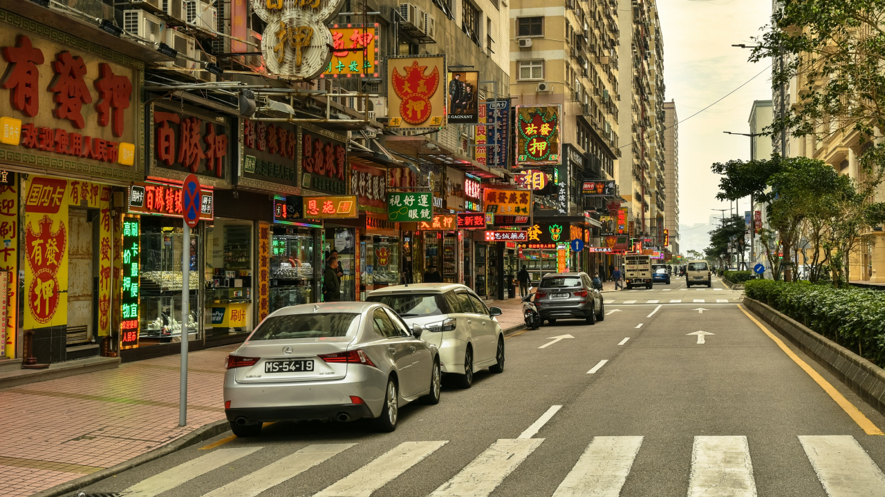 Cars Parked on The Side of The Road During Daytime. Wallpaper in 1280x720 Resolution