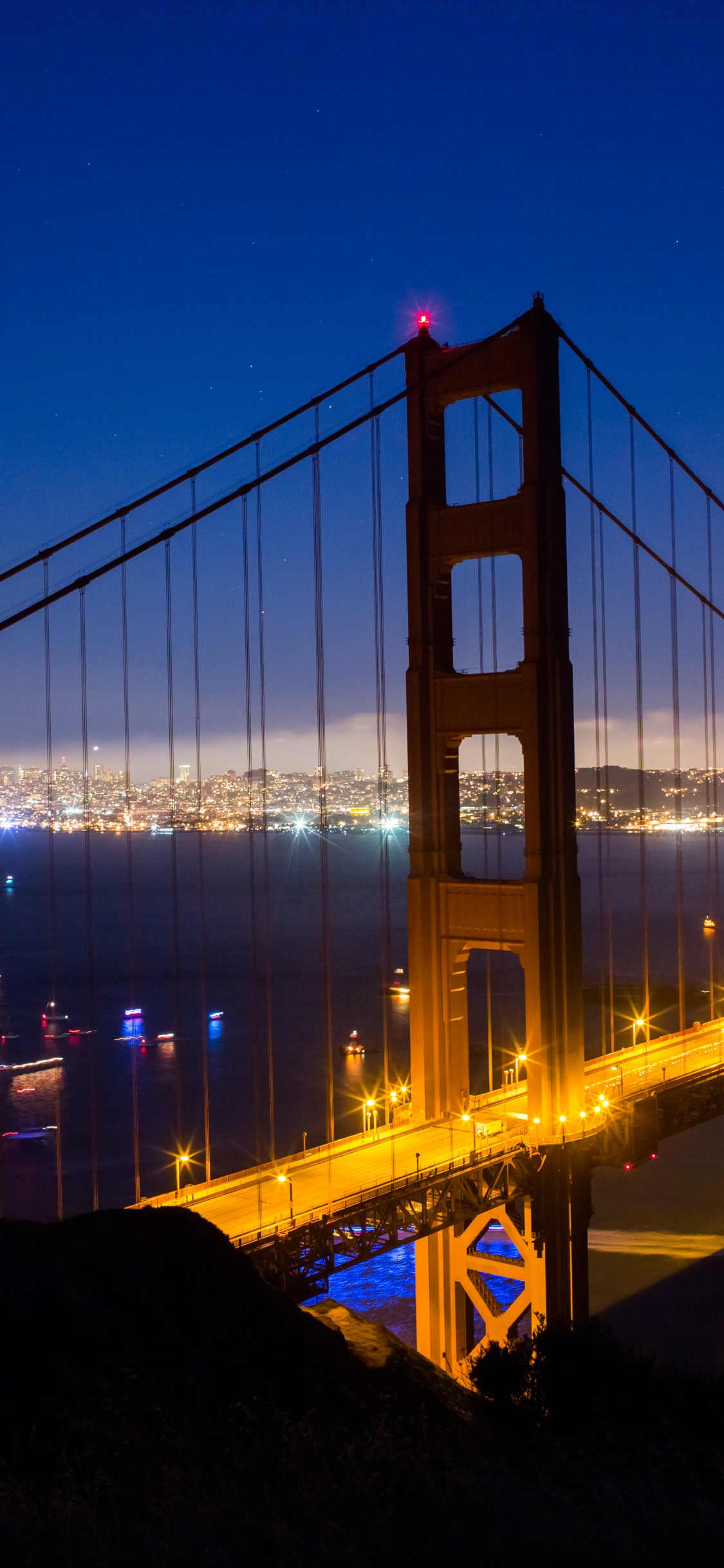Golden Gate Bridge During Night Time. Wallpaper in 1125x2436 Resolution