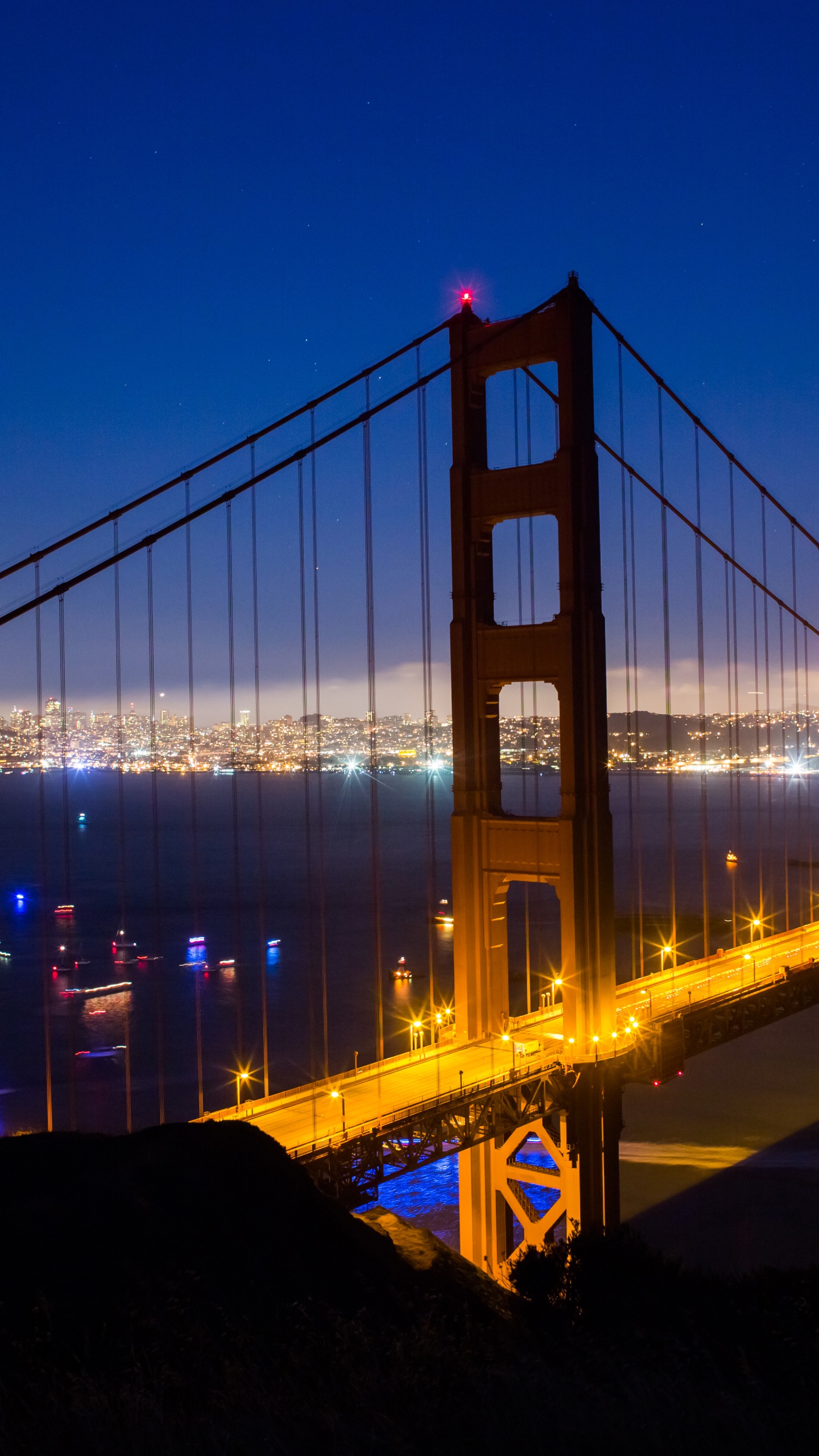 Golden Gate Bridge During Night Time. Wallpaper in 1440x2560 Resolution