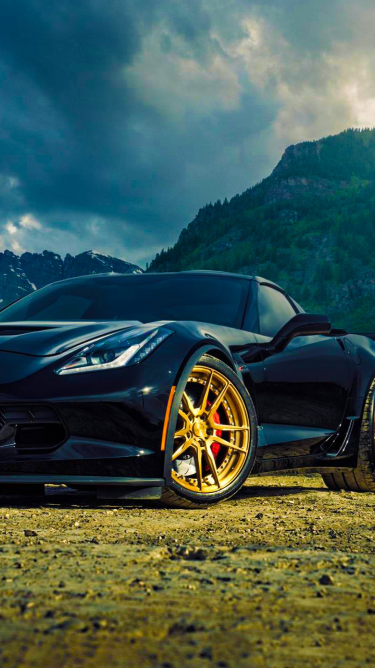 Porsche 911 Noire Sur un Chemin de Terre Brun Près de Montagnes Vertes Sous Des Nuages Blancs et un Ciel Bleu. Wallpaper in 750x1334 Resolution