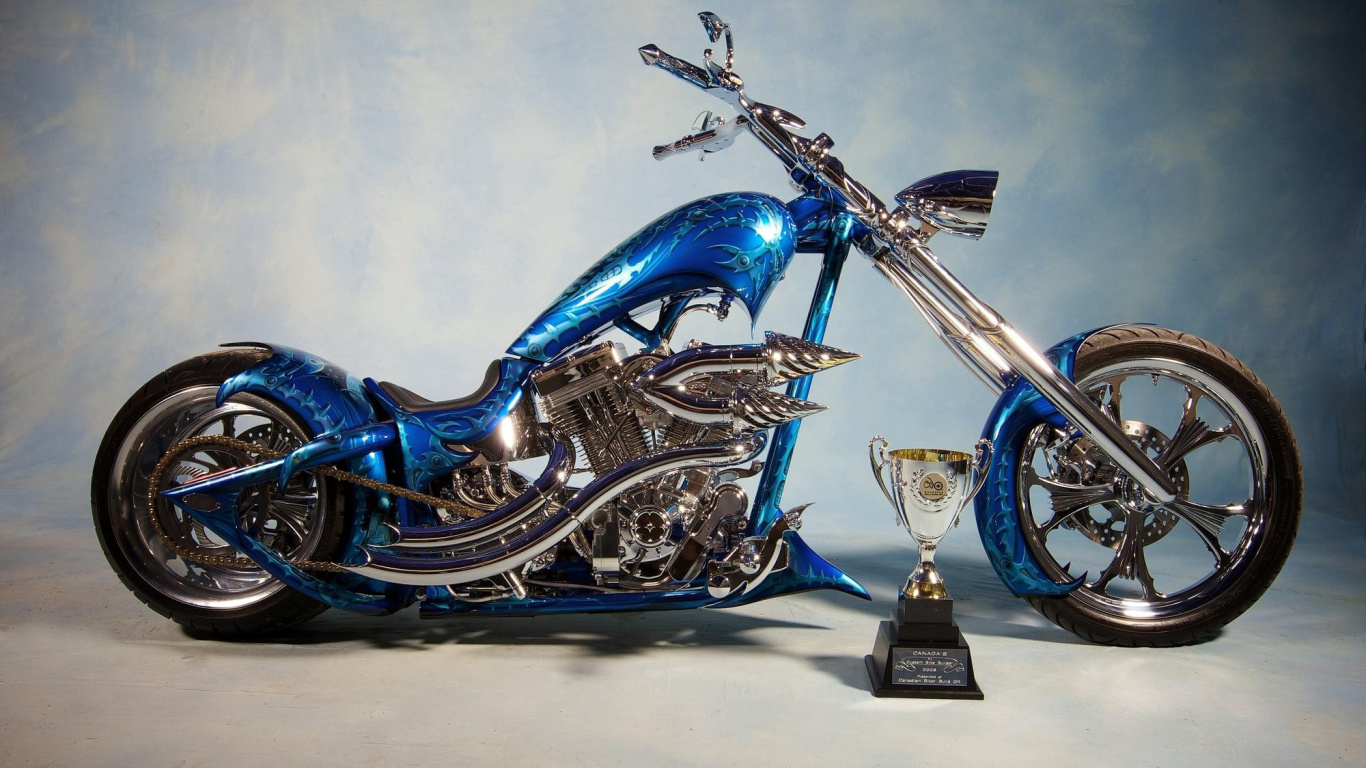 Blue and Black Cruiser Motorcycle. Wallpaper in 1366x768 Resolution