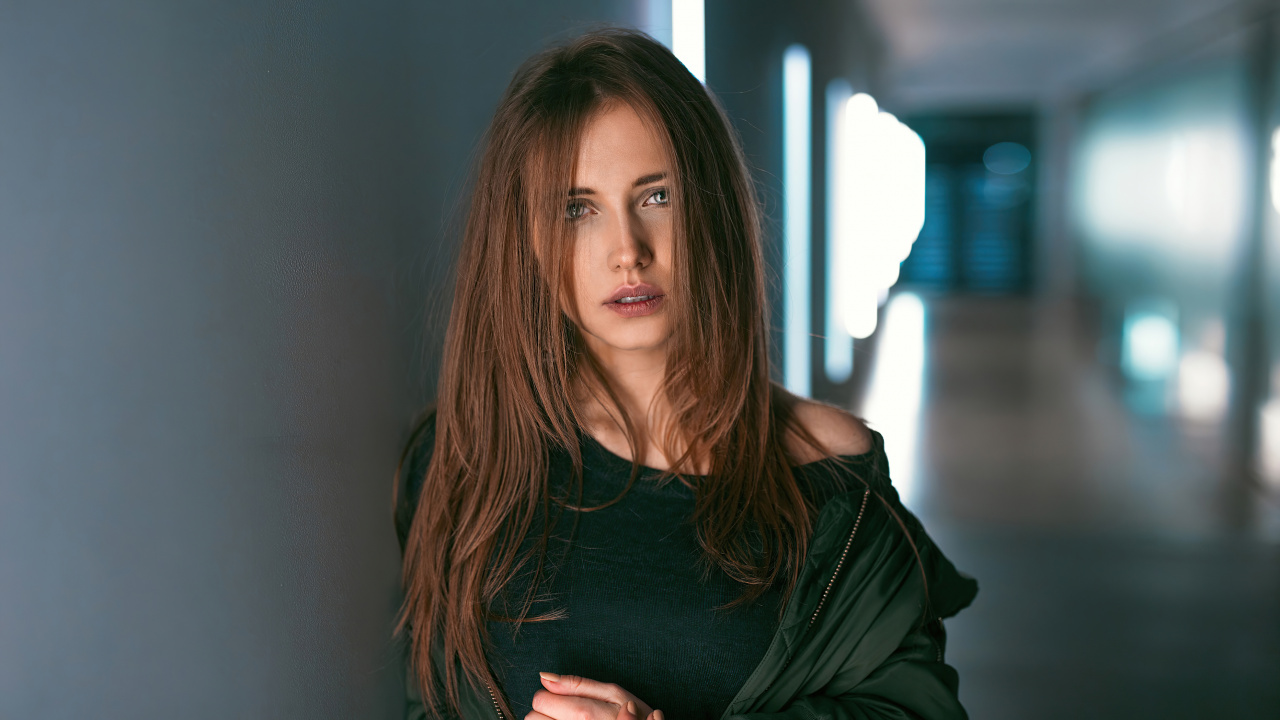 Schönheit, Modell, Portrait, Braune Haare, Lippe. Wallpaper in 1280x720 Resolution