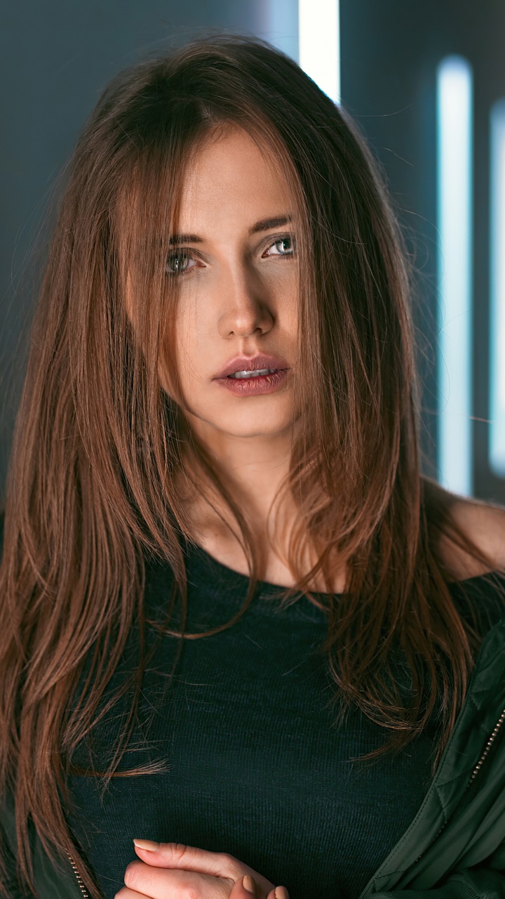Schönheit, Modell, Portrait, Braune Haare, Lippe. Wallpaper in 720x1280 Resolution