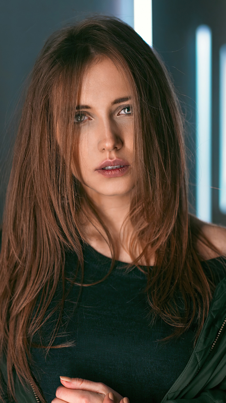 Schönheit, Modell, Portrait, Braune Haare, Lippe. Wallpaper in 750x1334 Resolution