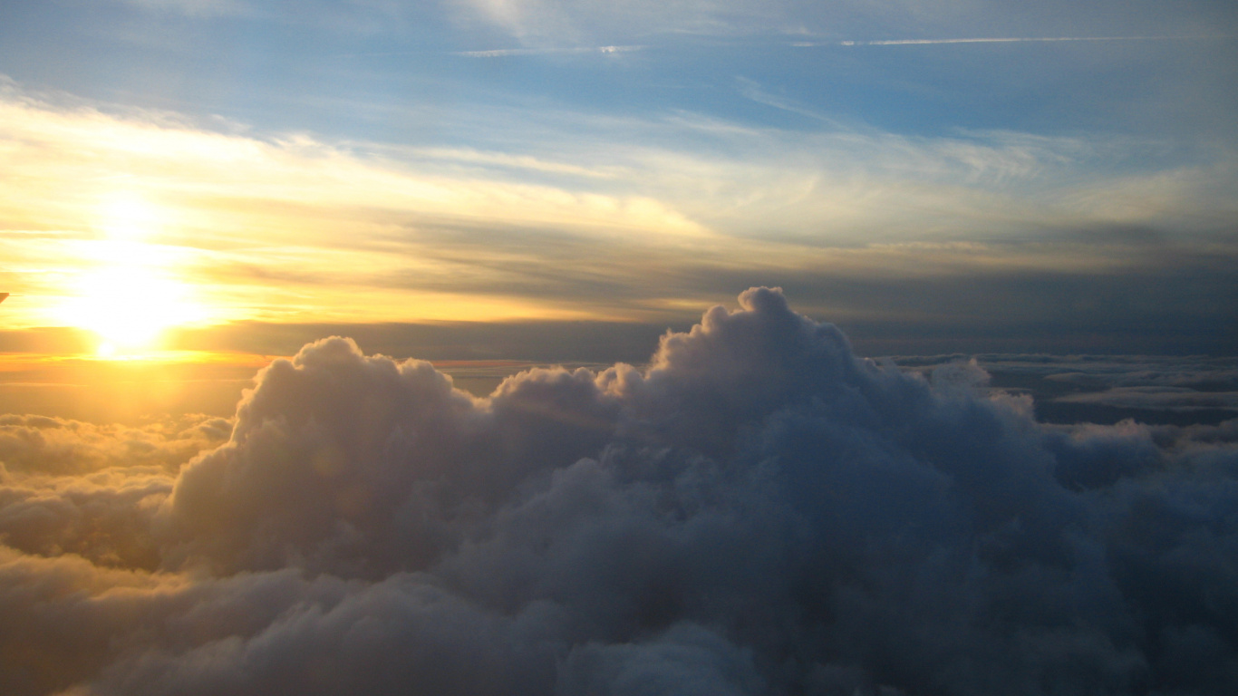 Nubes Blancas y Cielo Azul Durante el Día. Wallpaper in 1366x768 Resolution